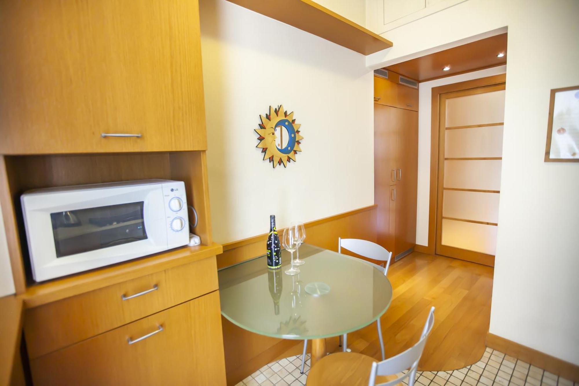 Skyline Apartment *