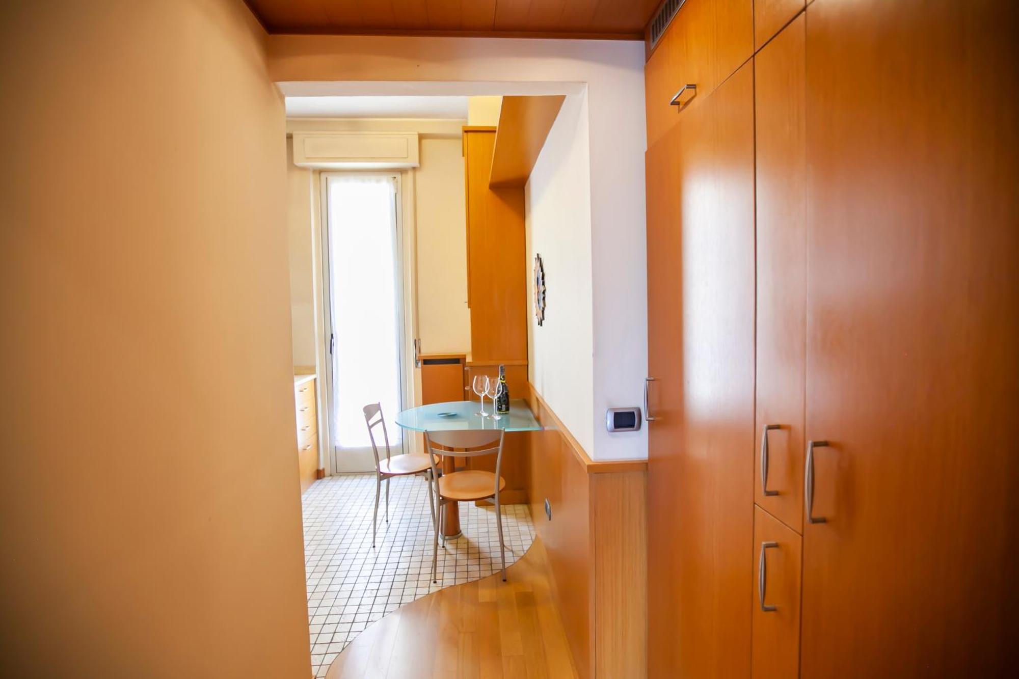 Skyline Apartment *