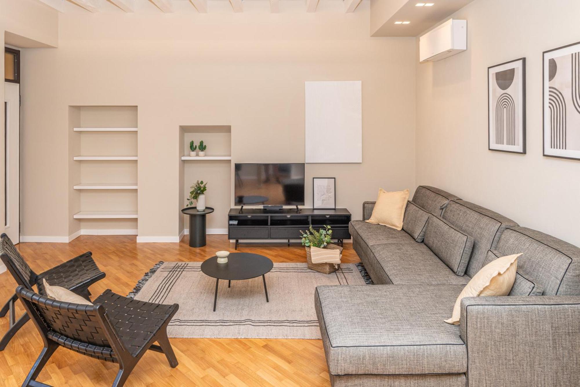 Historical Center Brand New Gem * Como
