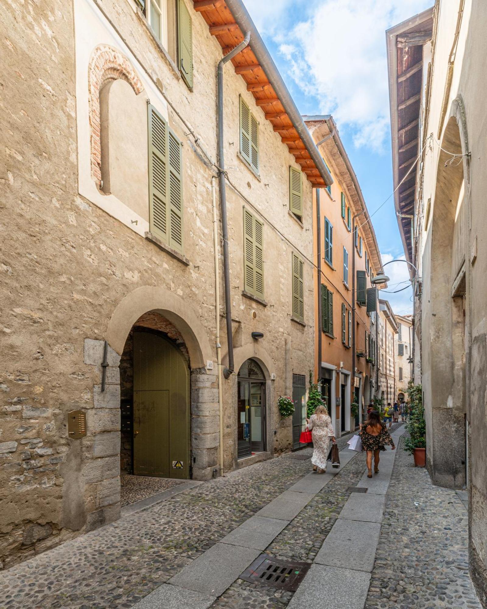 Historical Center Brand New Gem Apartment Como