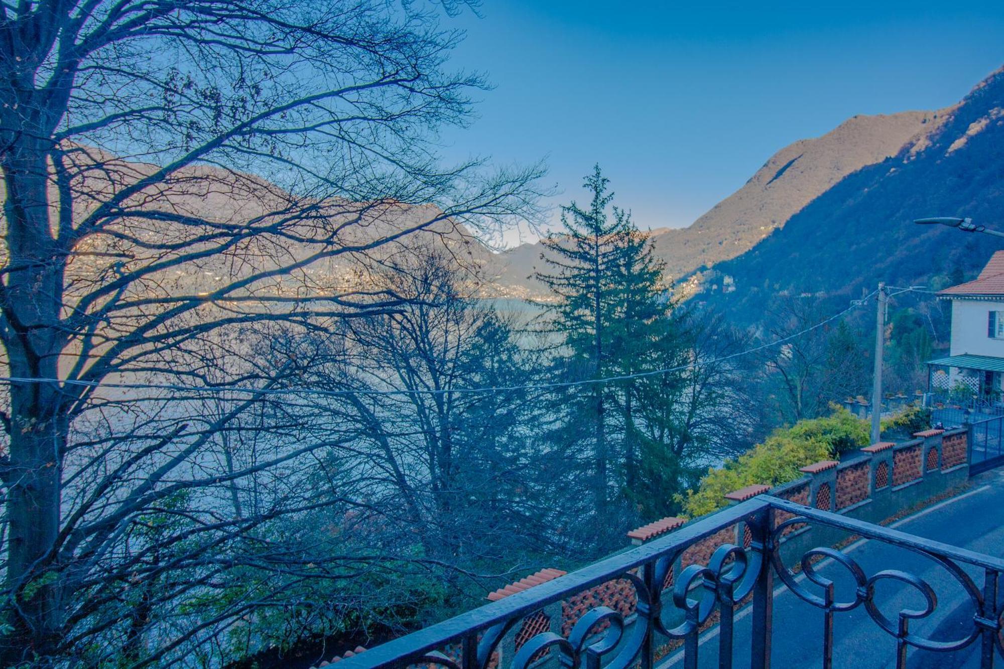 Blu Lake * Como