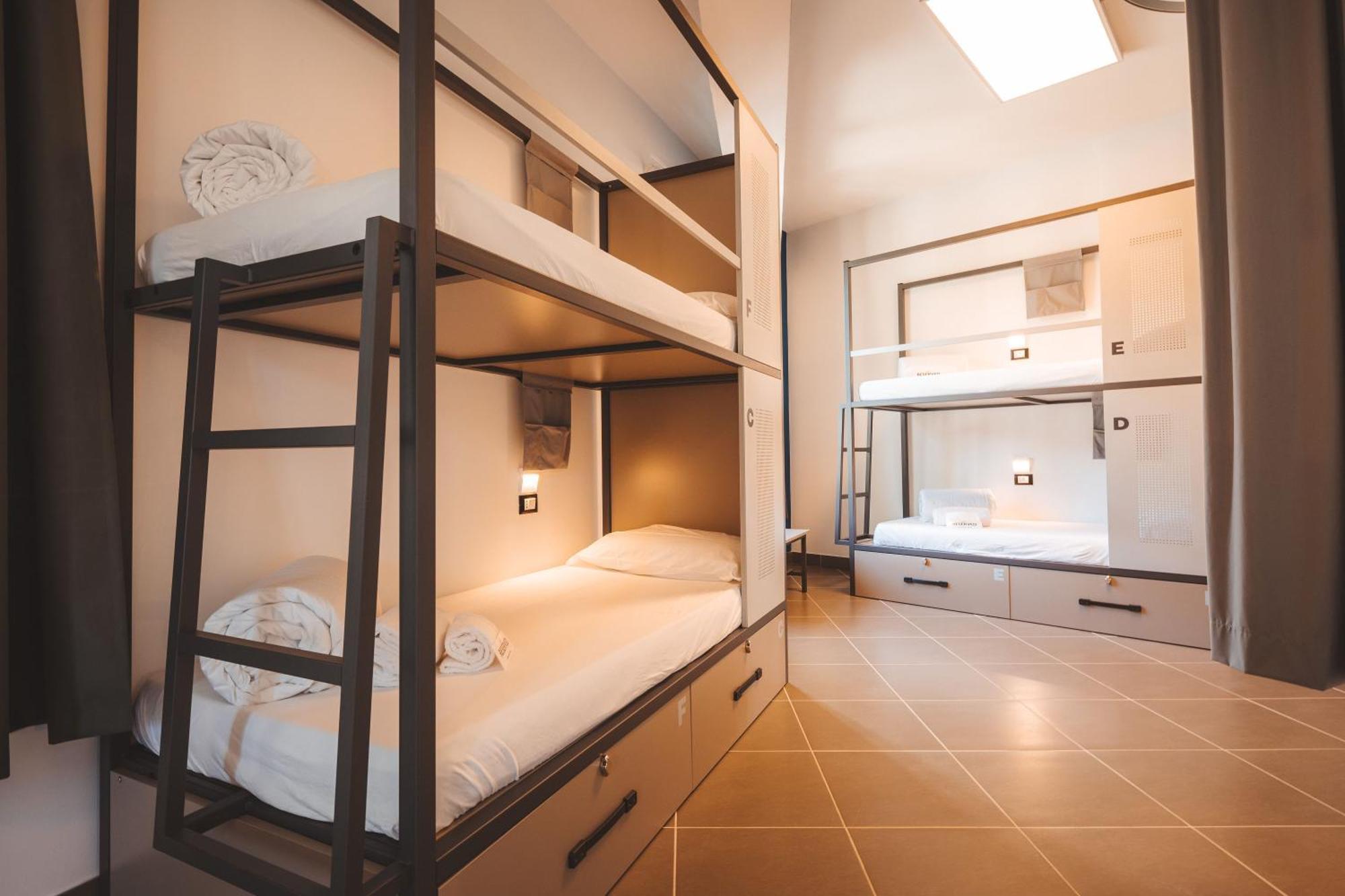 & Hostel Lecco