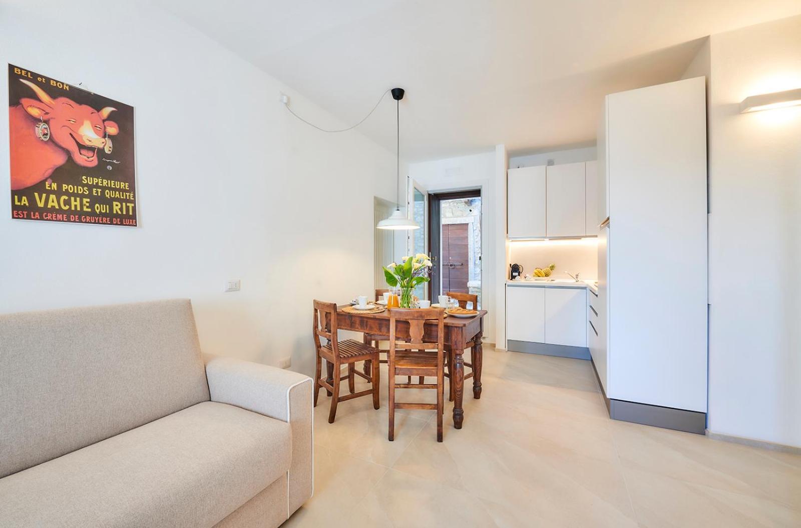 Apartment Sisters' House *