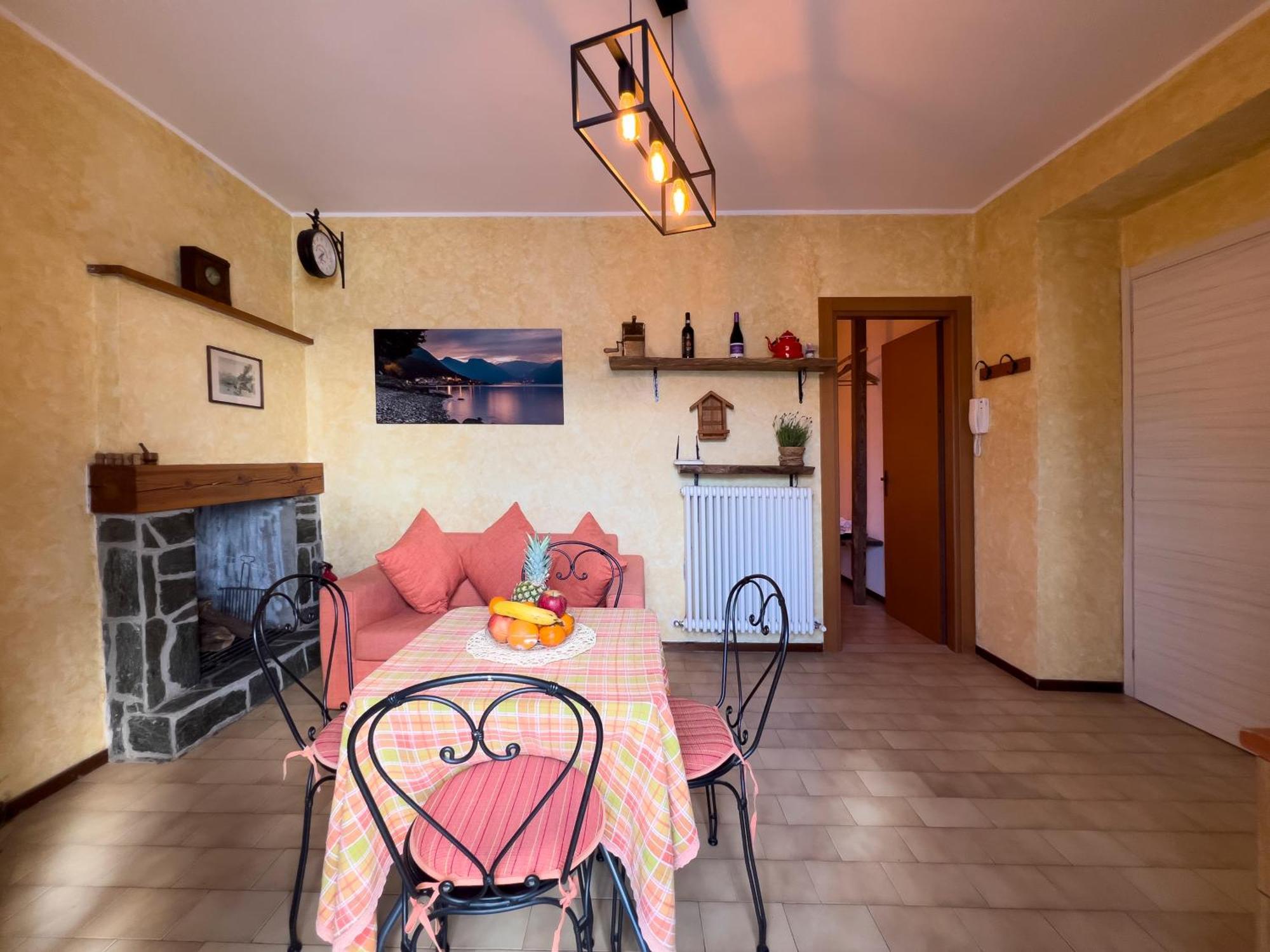 Try On With Balcony Apartment *