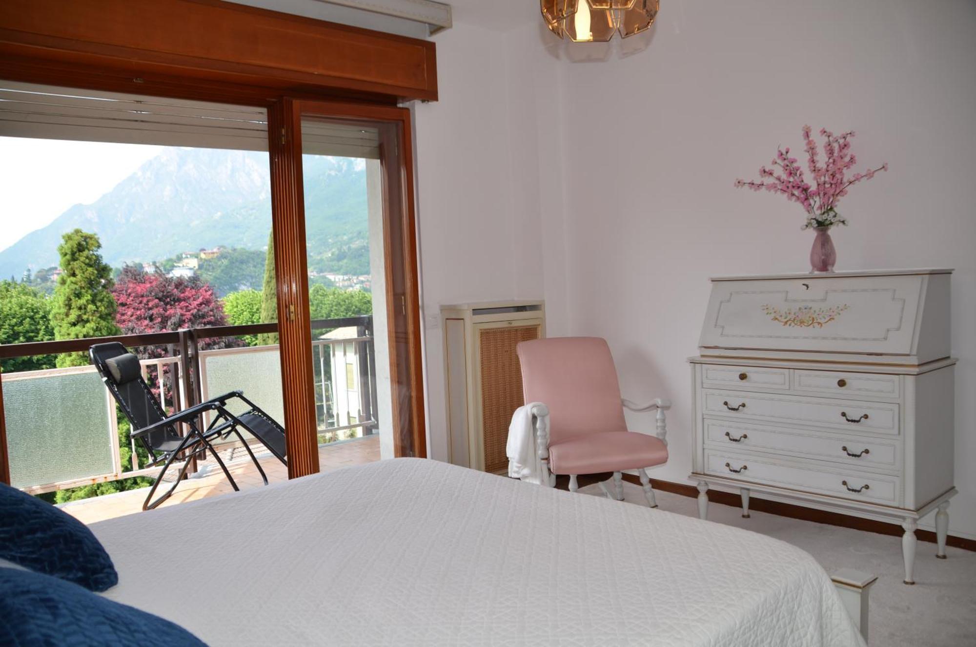 Big Romantic Lake View & Terrace *