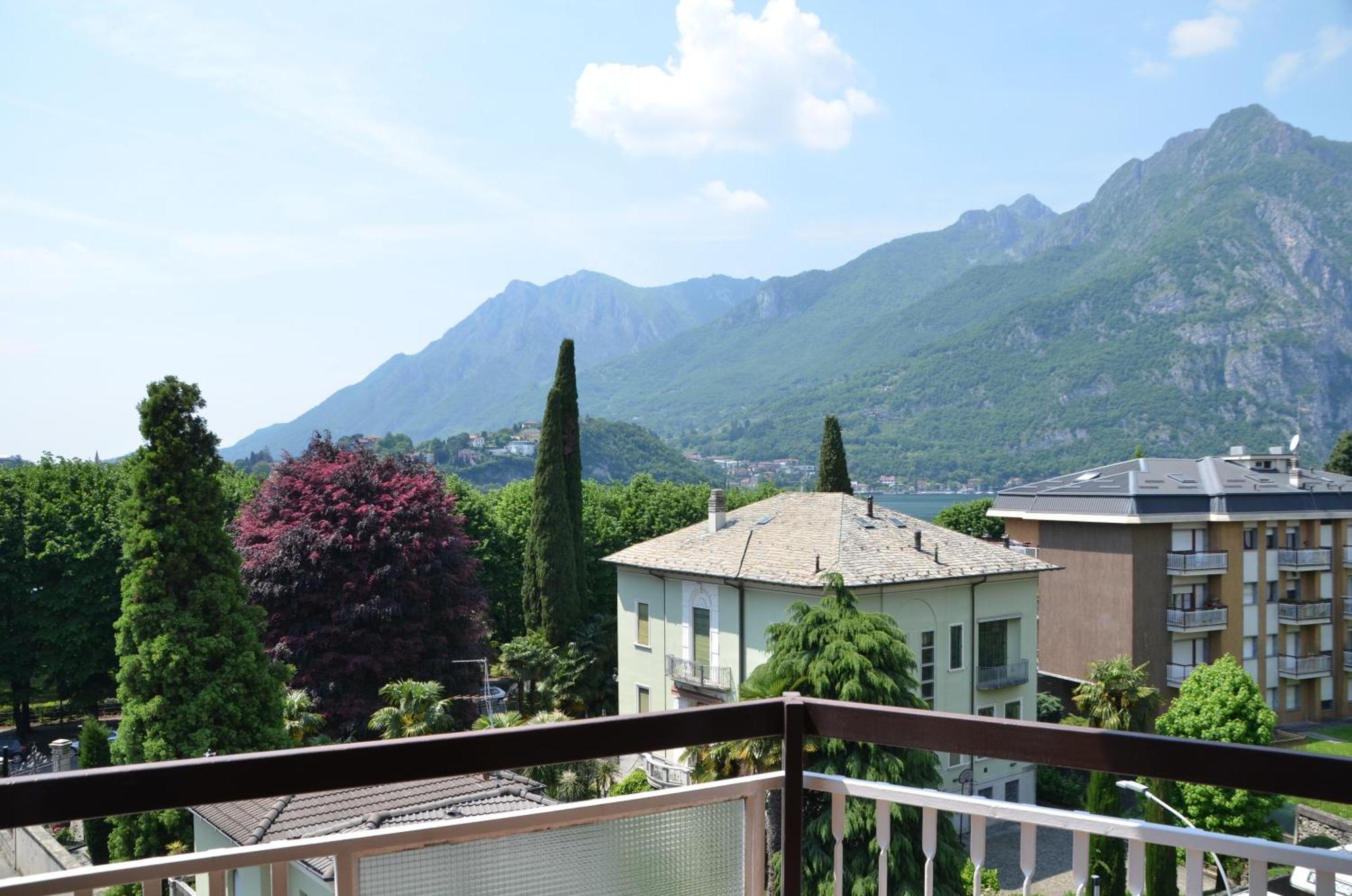 Big Romantic Lake View & Terrace Apartment *