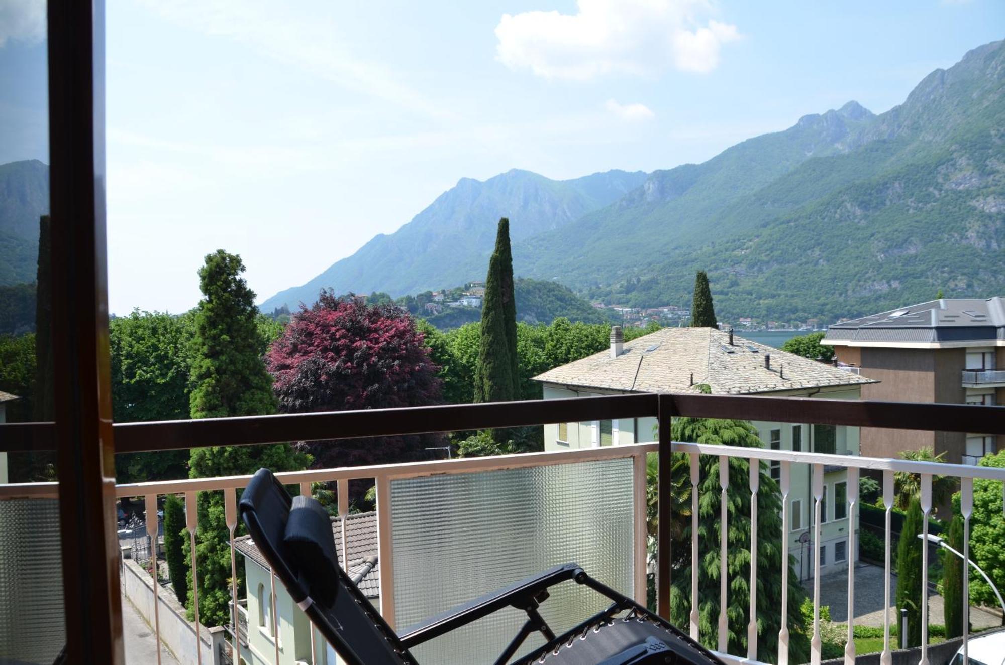 Big Romantic Lake View & Terrace Apartment *