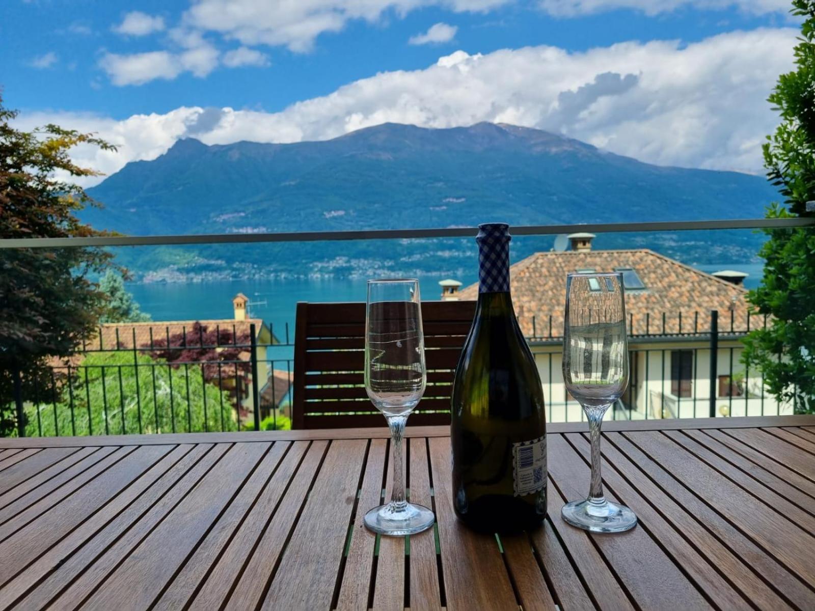 With Garden And Terrace Beautiful View Apartment Bellano
