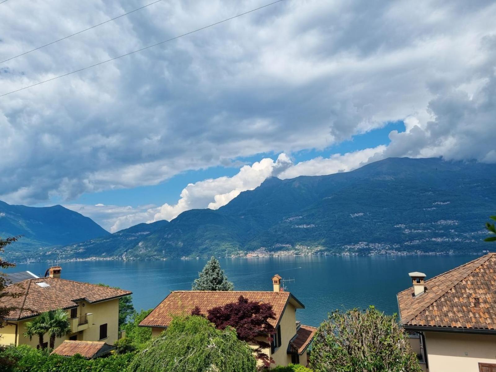 With Garden And Terrace Beautiful View Apartment Bellano