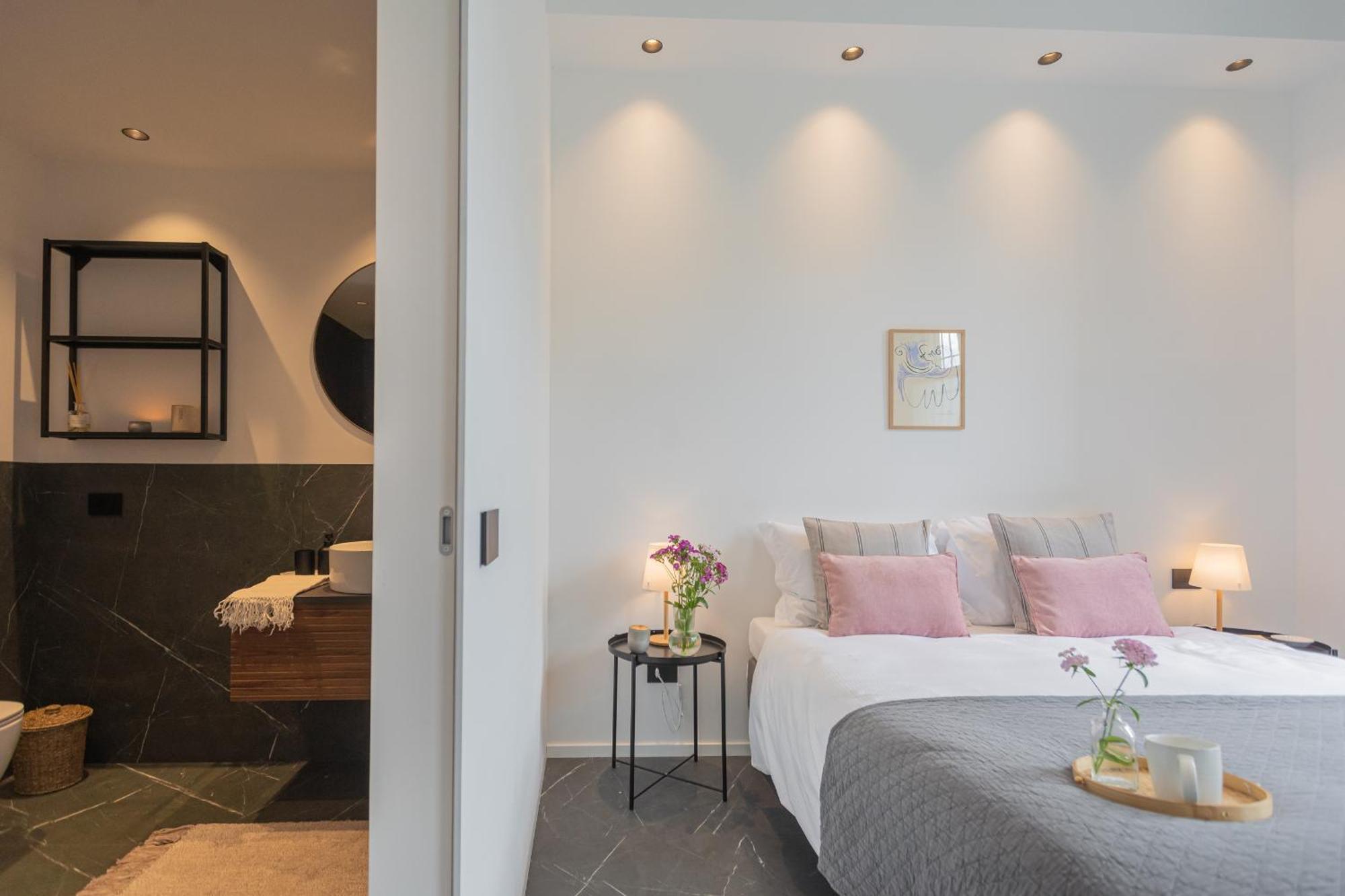 Piccola Lotus By Rent Carate Urio