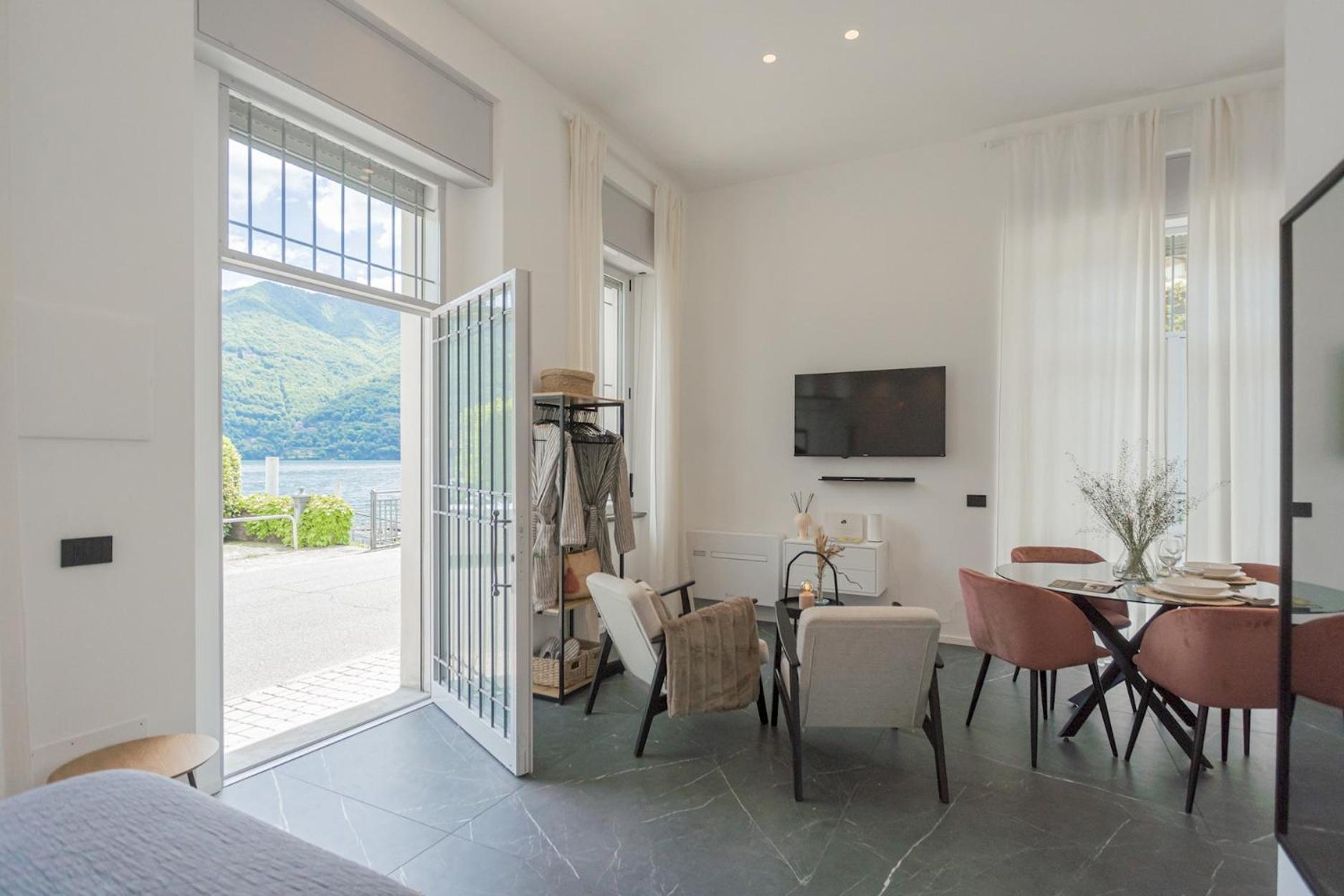 Piccola Lotus By Rent Carate Urio