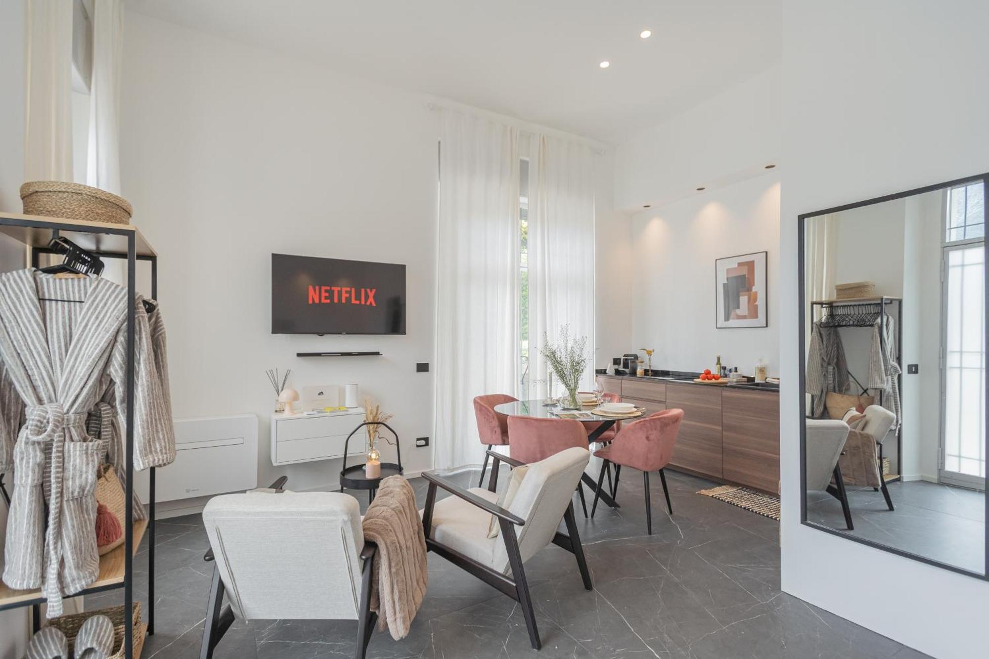 Piccola Lotus By Rent