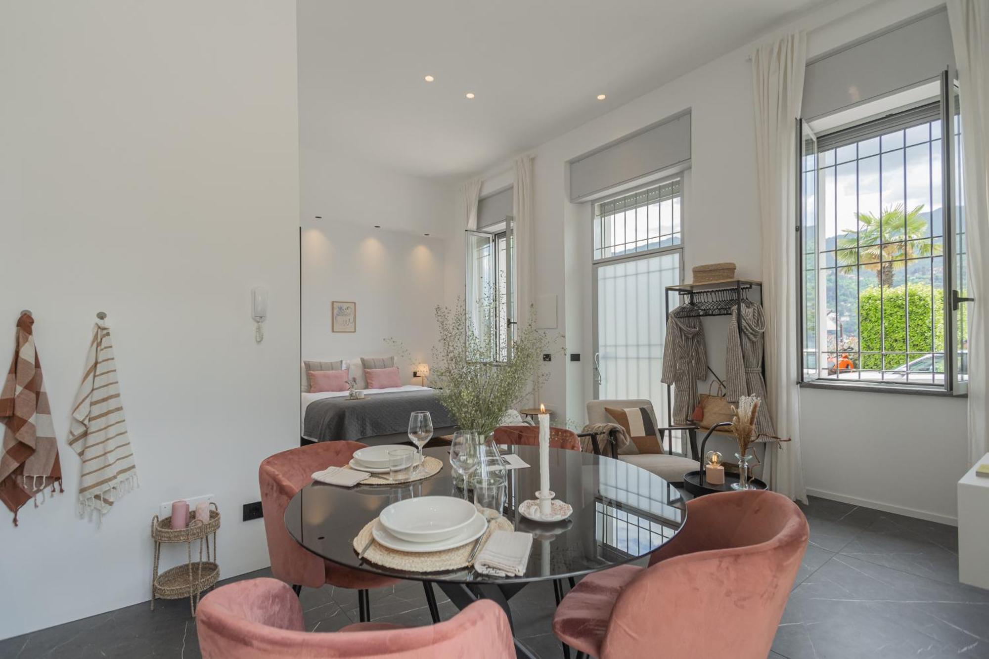 Piccola Lotus By Rent Carate Urio