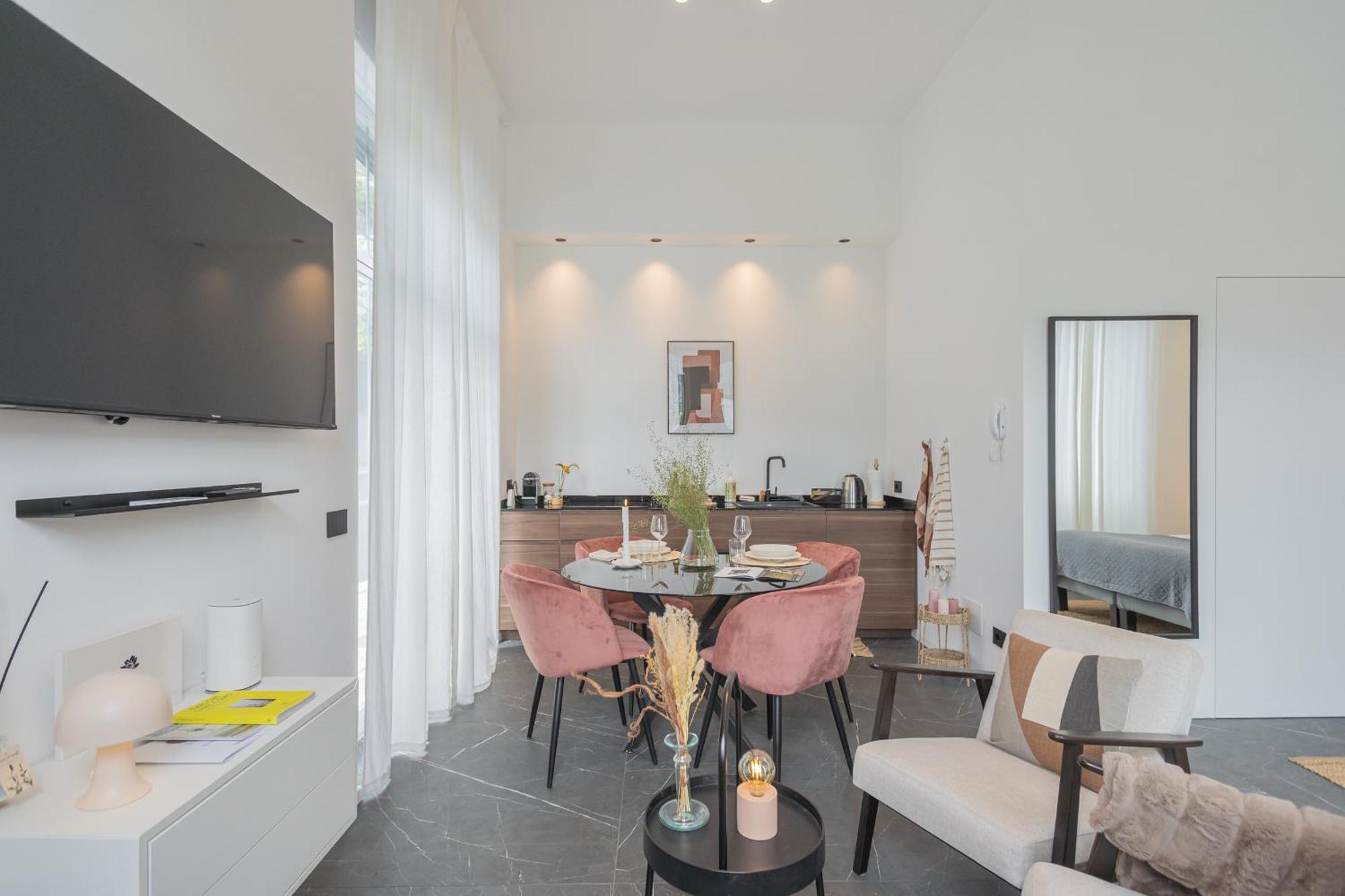 Piccola Lotus By Rent Apartment