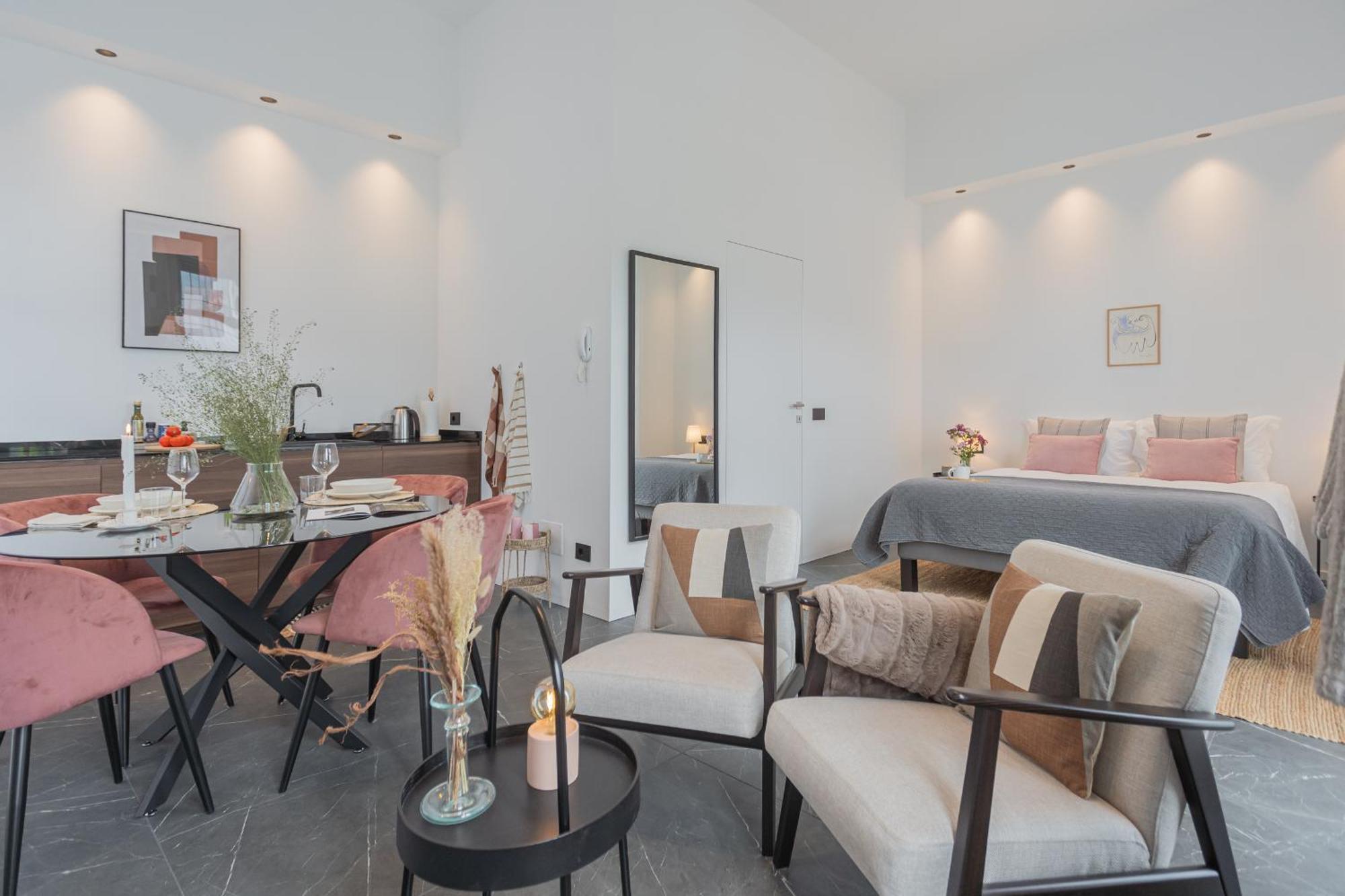 Piccola Lotus By Rent Apartment *