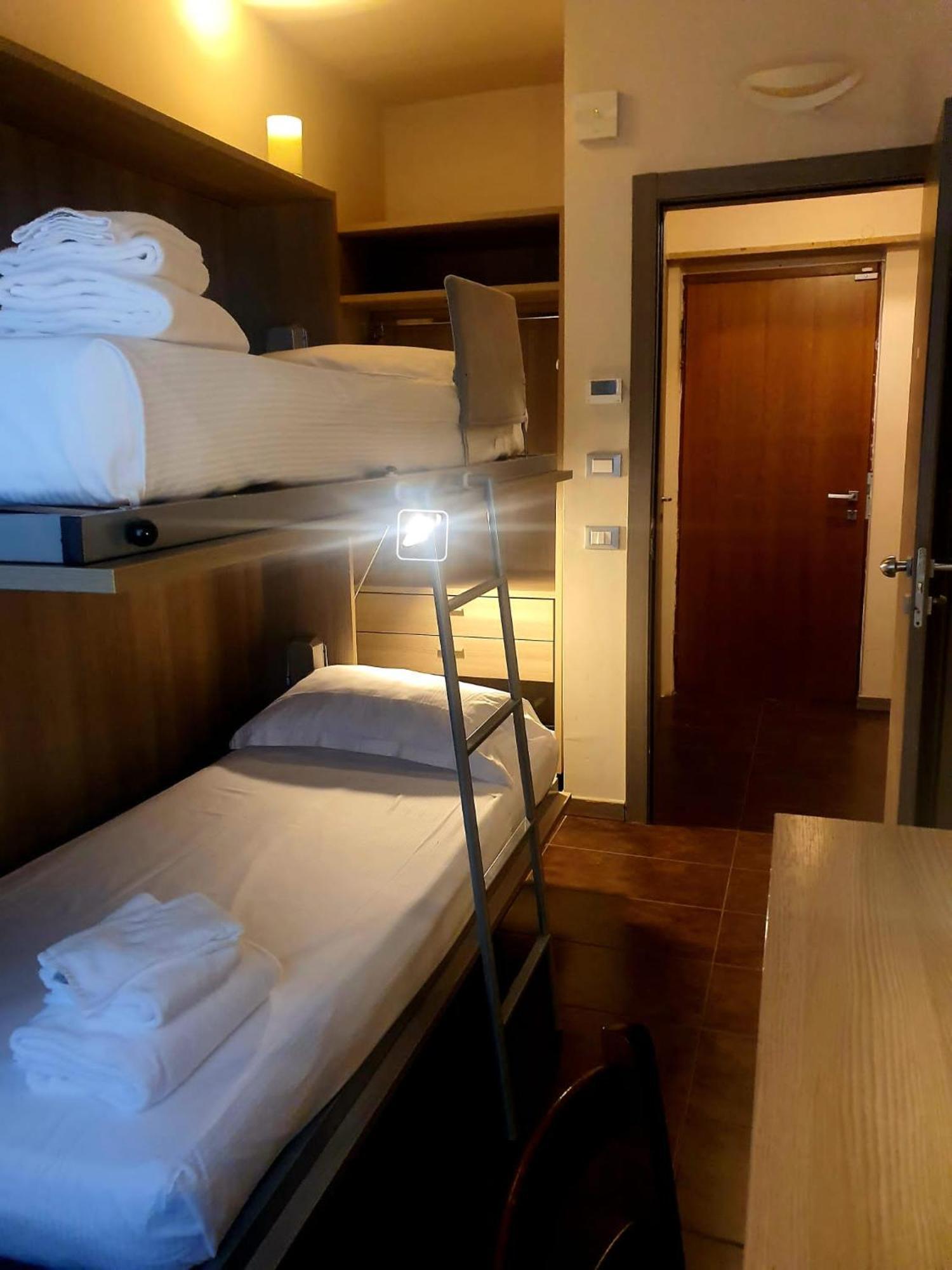 Hll Lungolago Lecco-como 3*