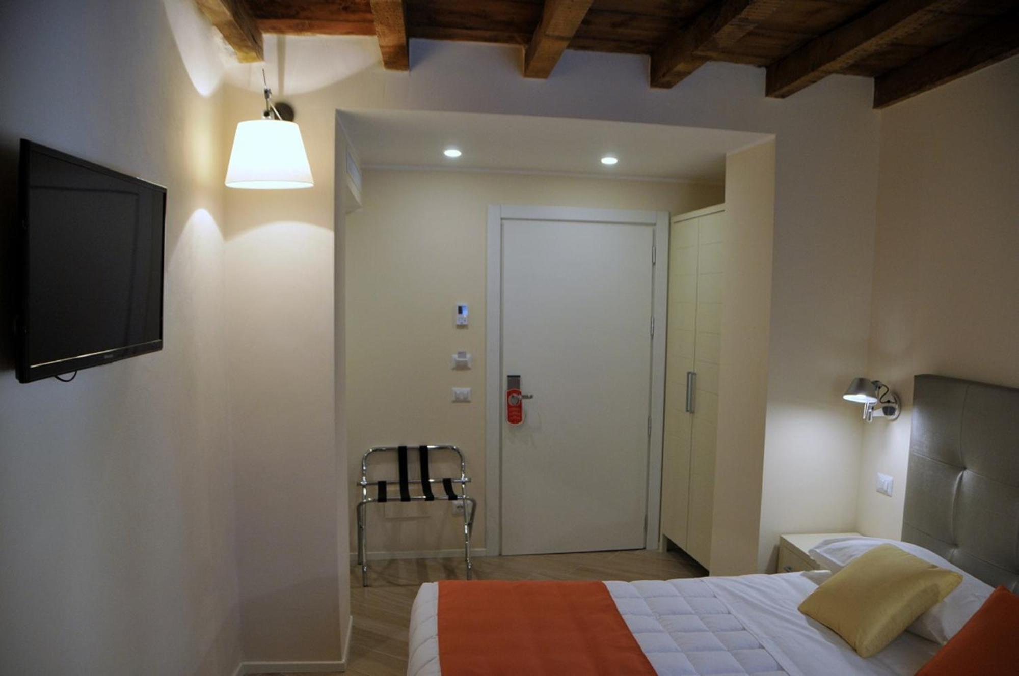 La Corte Fiorita Guest house 2*