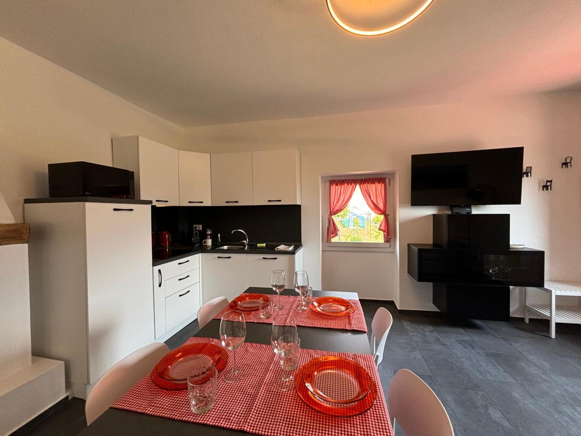 Apartment Rigoletto, Garden, Air Comnditioning - Larihome A69 Dongo