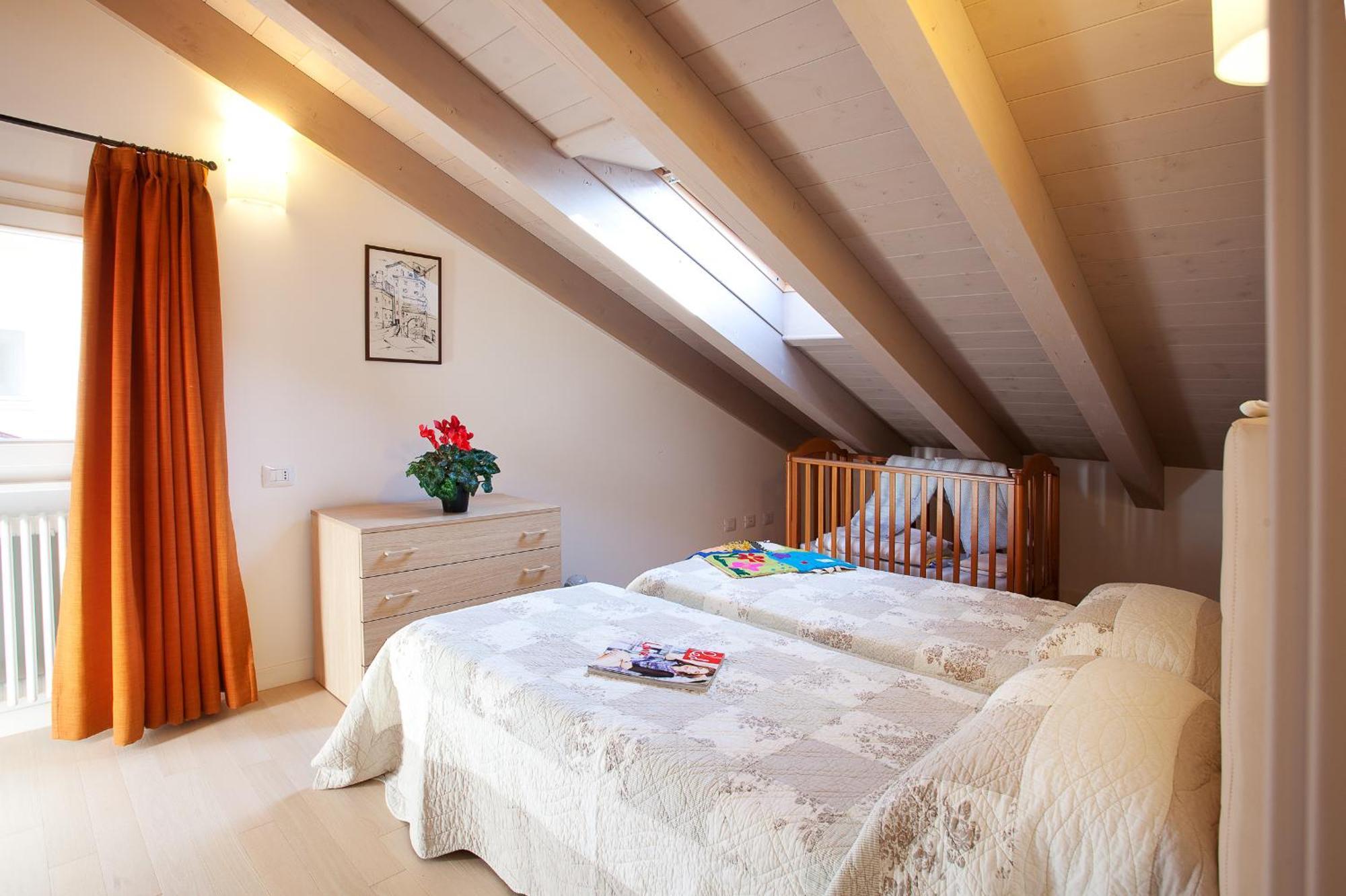 4 Village Centre Homes With Pool-by Italian * Lenno
