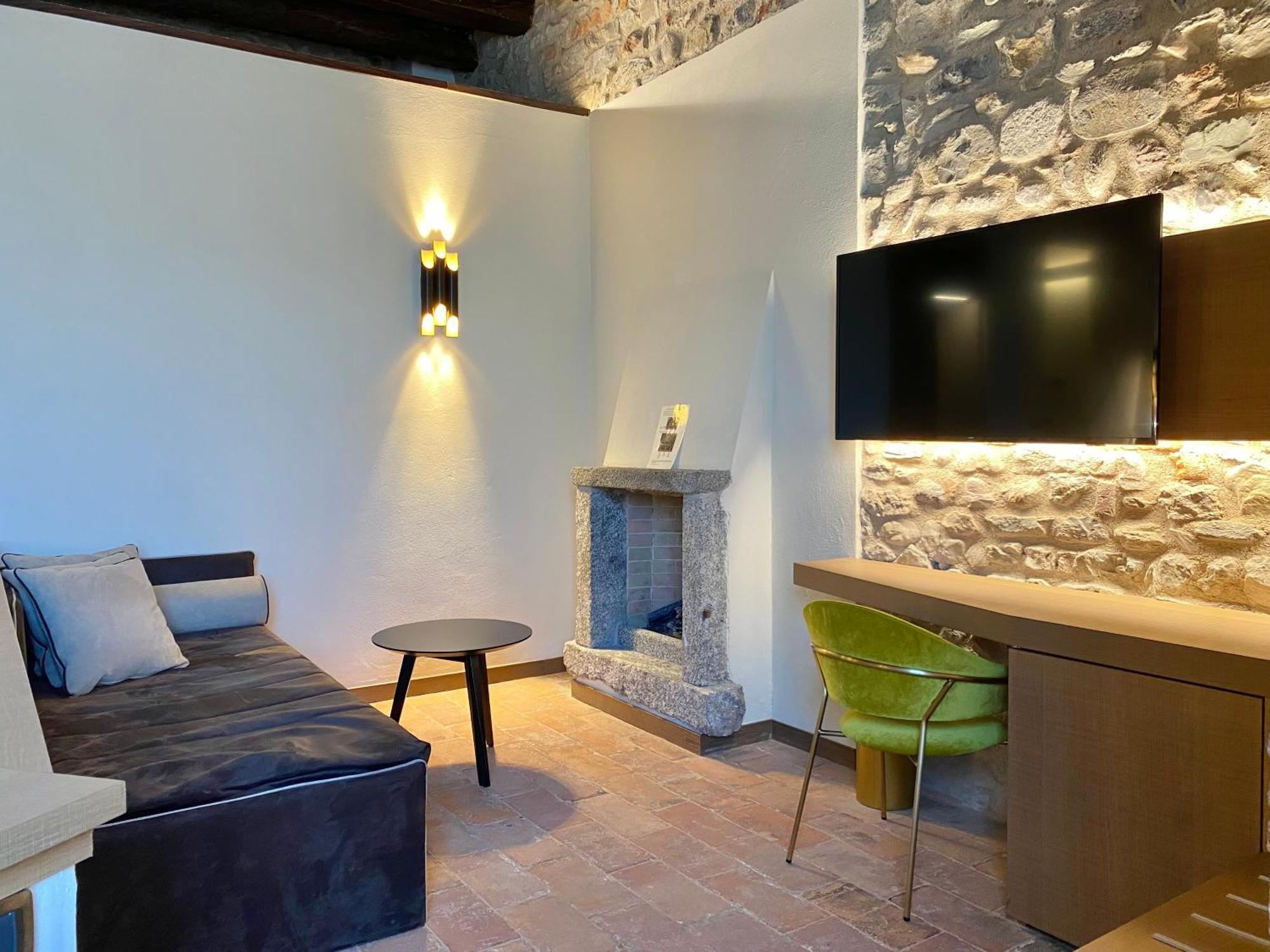 Relais & Castello Di Casiglio Hotel