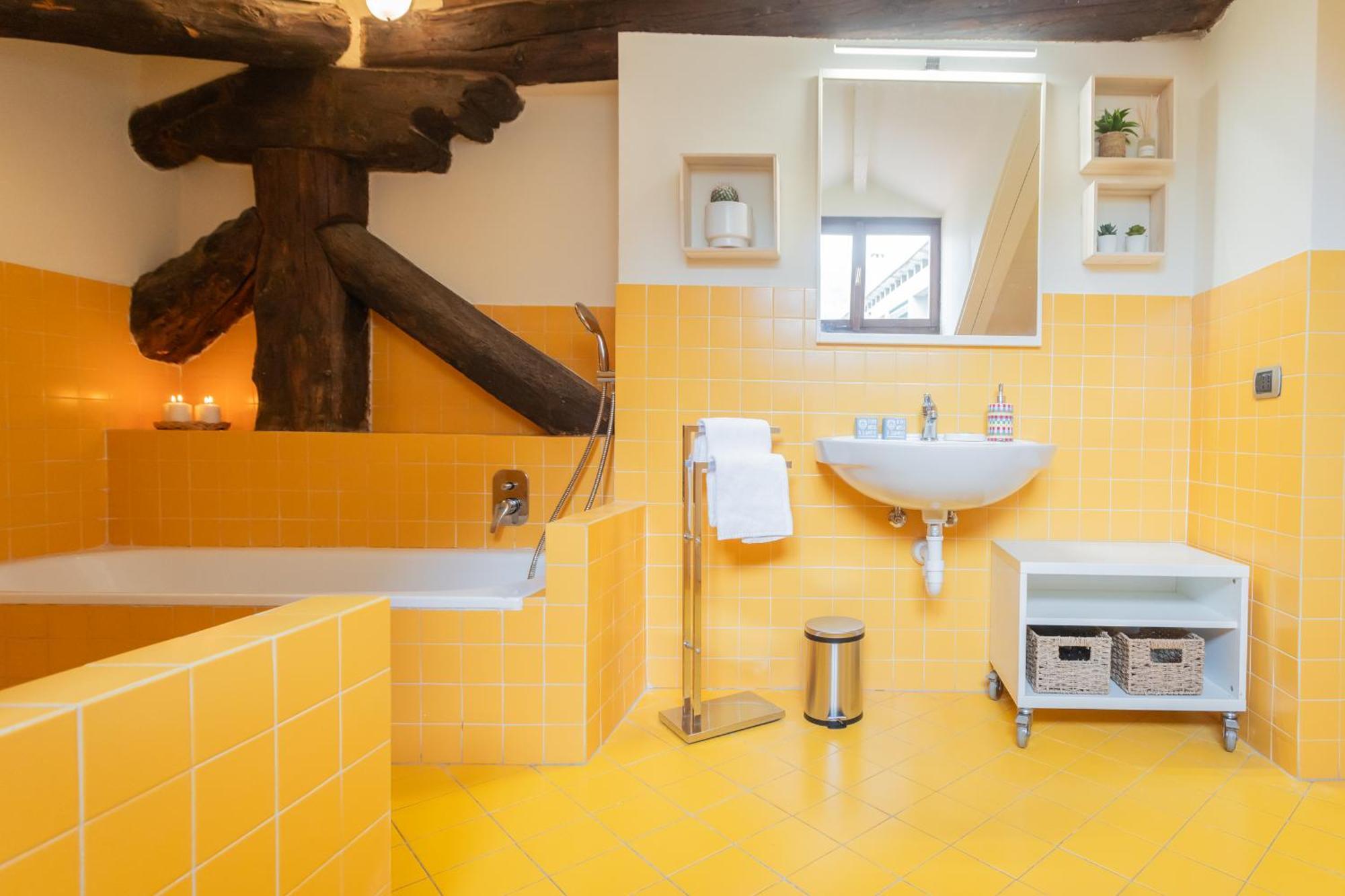 Plinio 10 By Rent Apartment