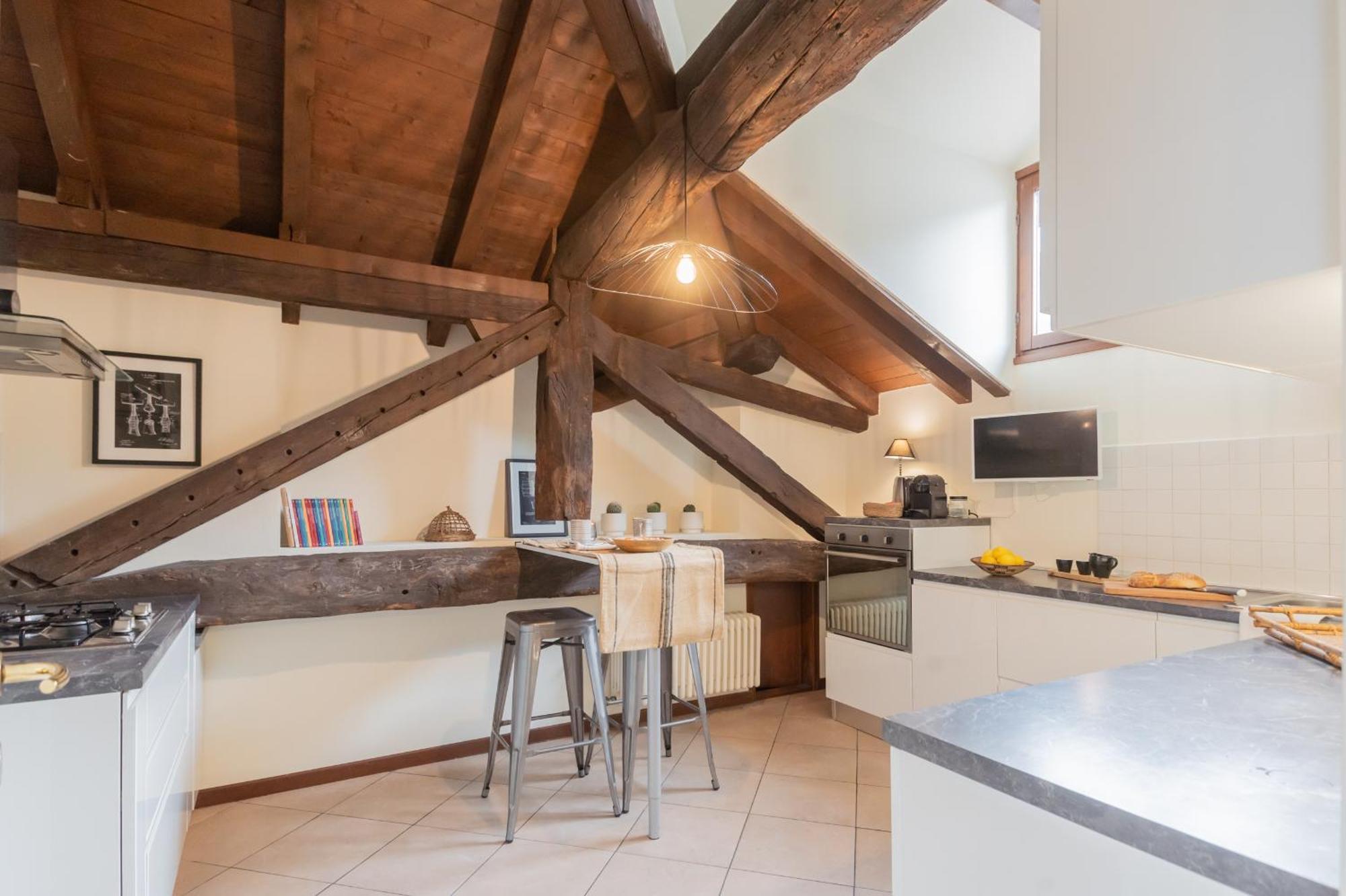 Plinio 10 By Rent Apartment