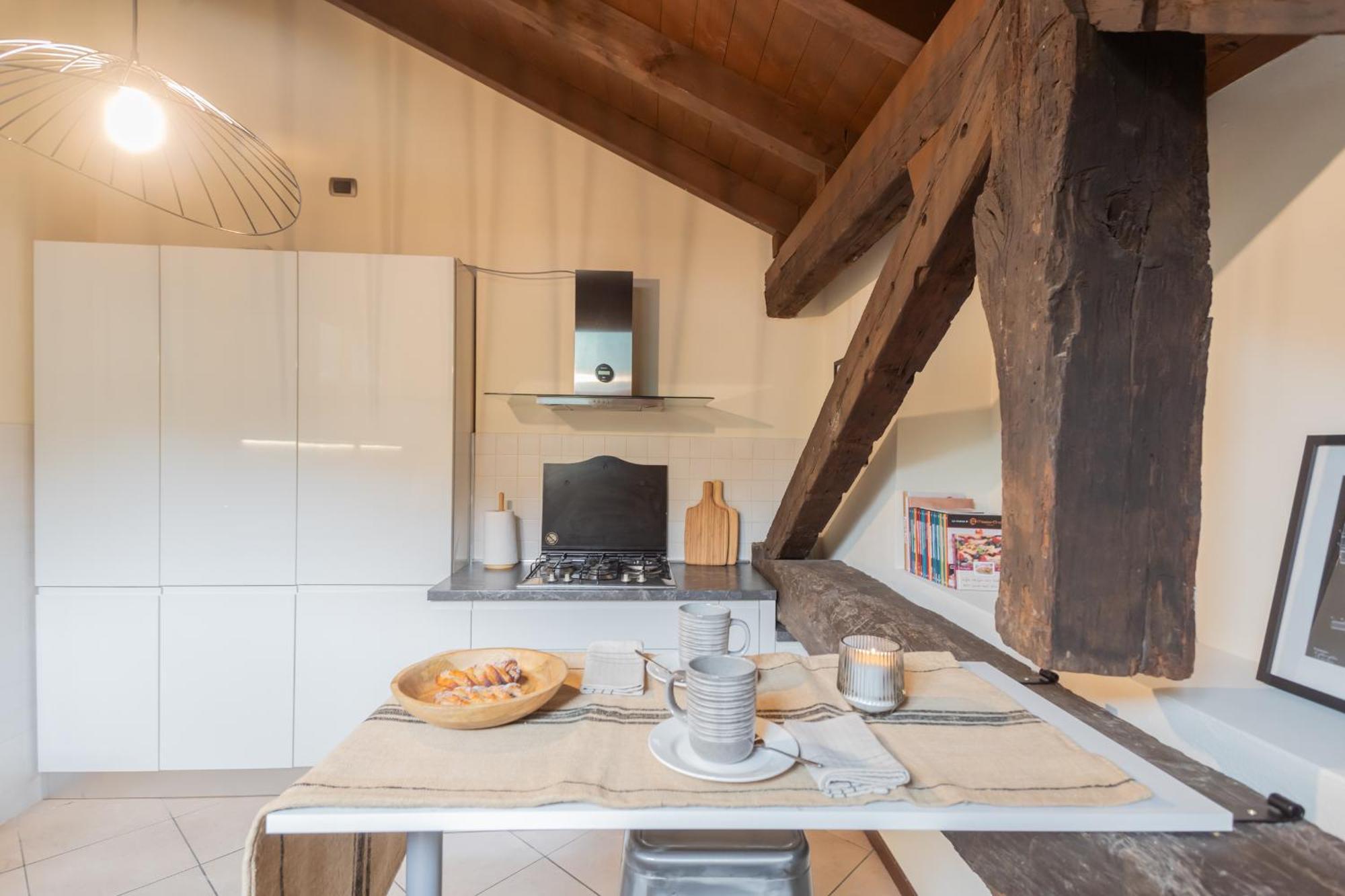 Plinio 10 By Rent Apartment