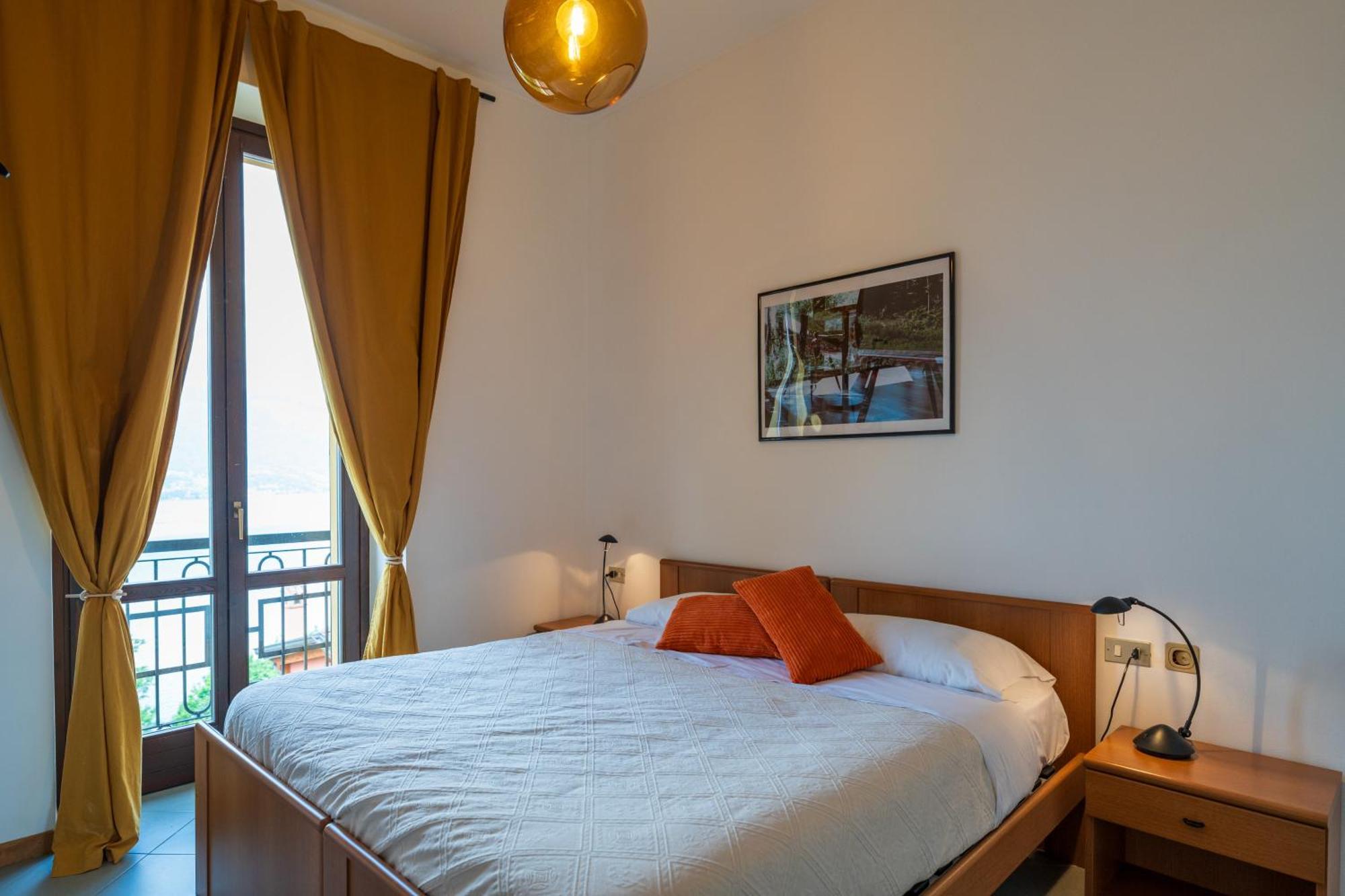 Lezzeno Lakeview With Swimmingpool Apartment