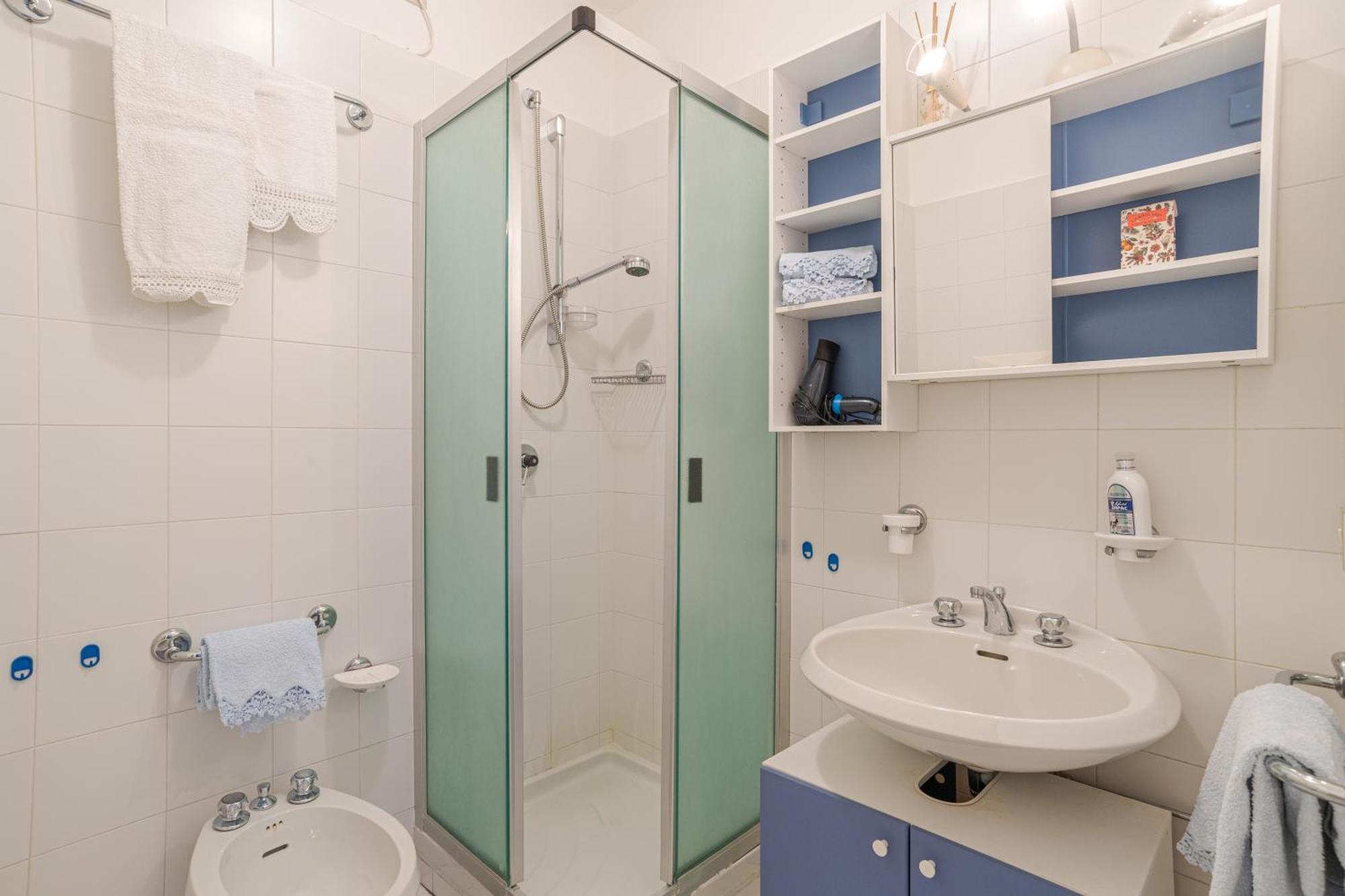 With Shared Pool And Parking! View Apartment