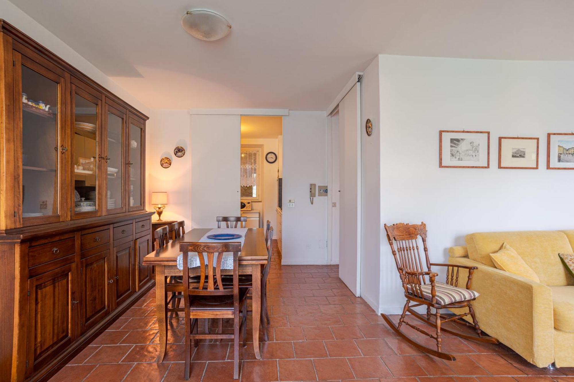 With Shared Pool And Parking! View Apartment