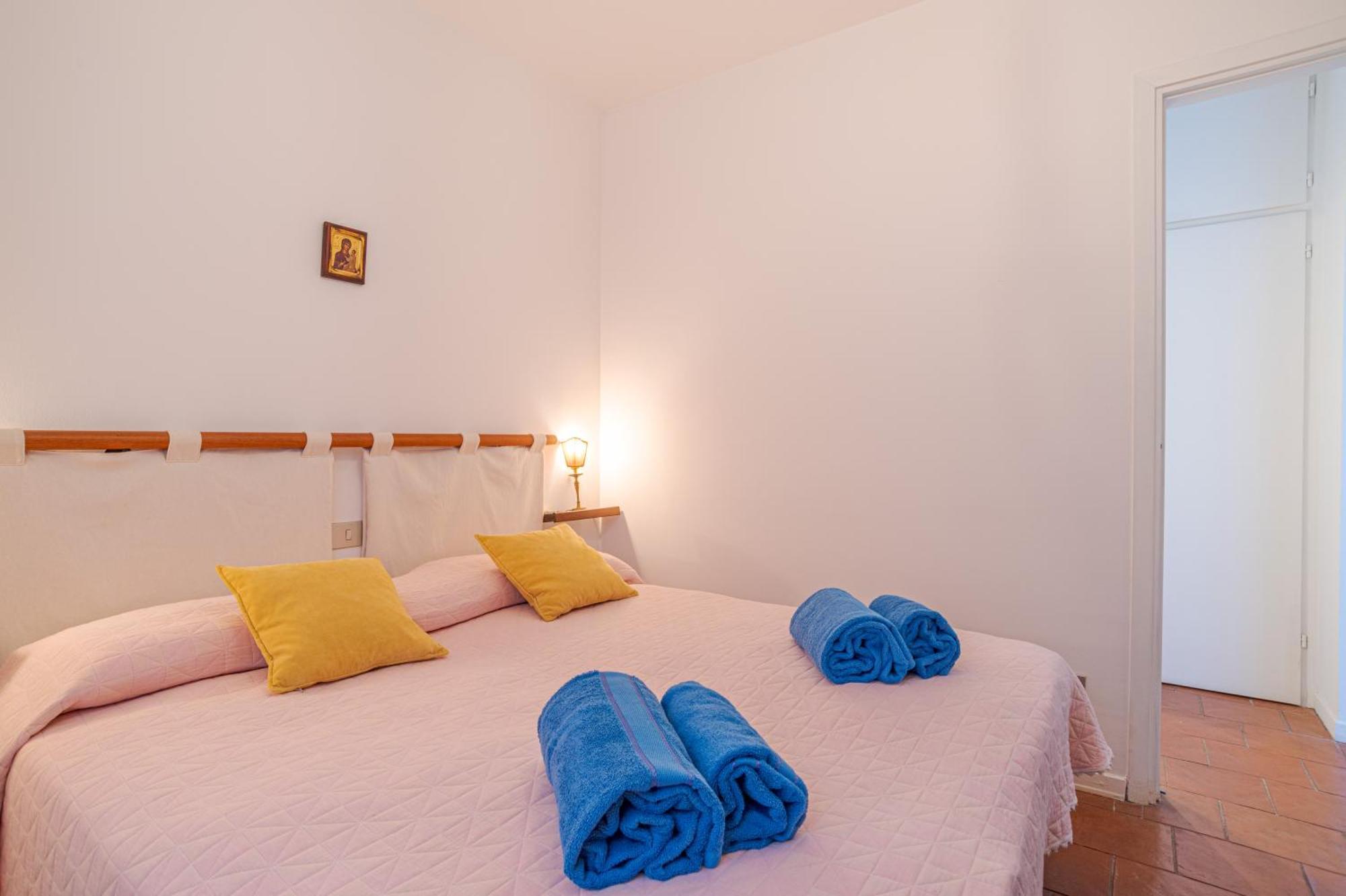 With Shared Pool And Parking! View Nesso