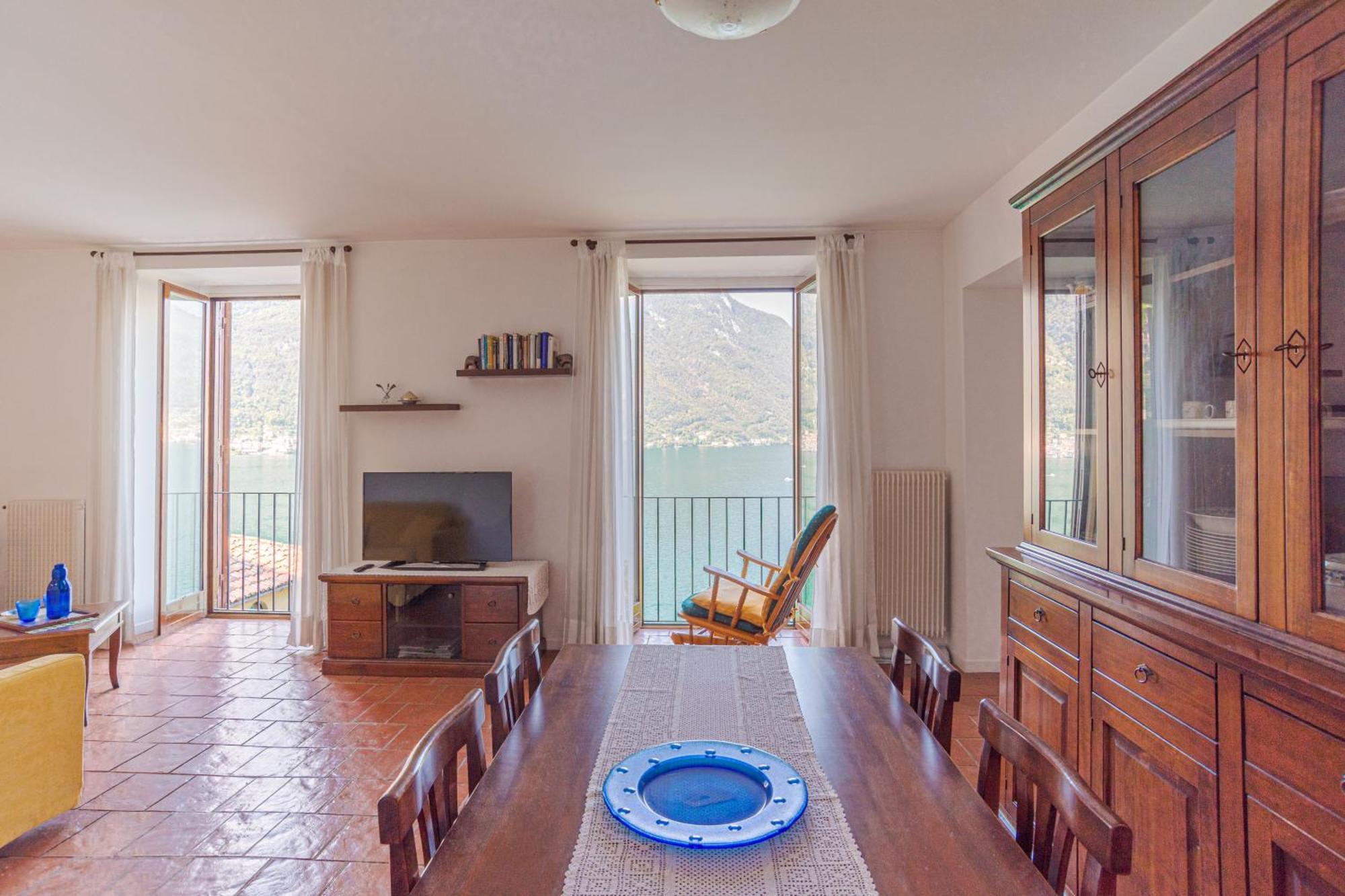 With Shared Pool And Parking! View Apartment