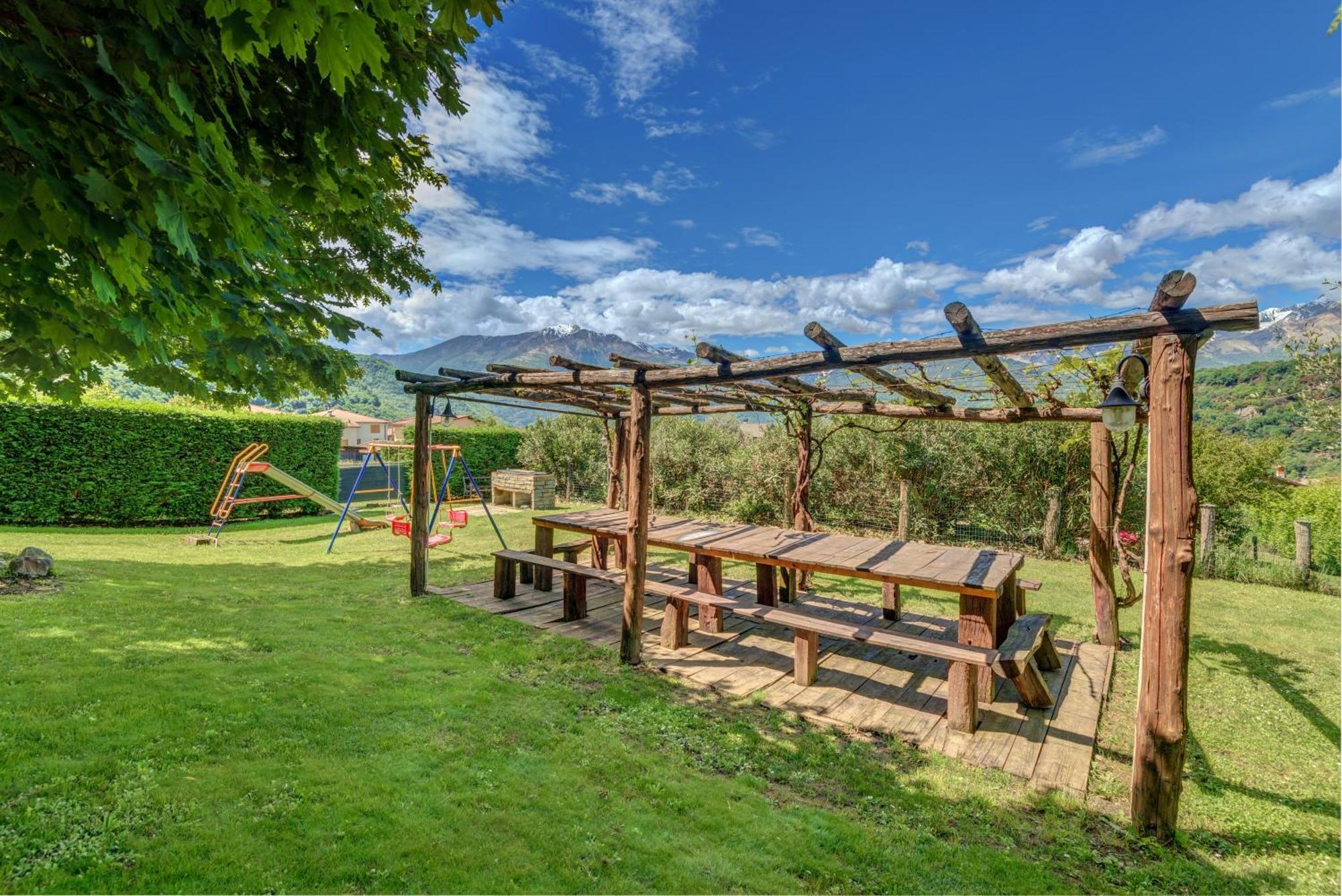 La Corte With Amazing Pool And Garden Colico