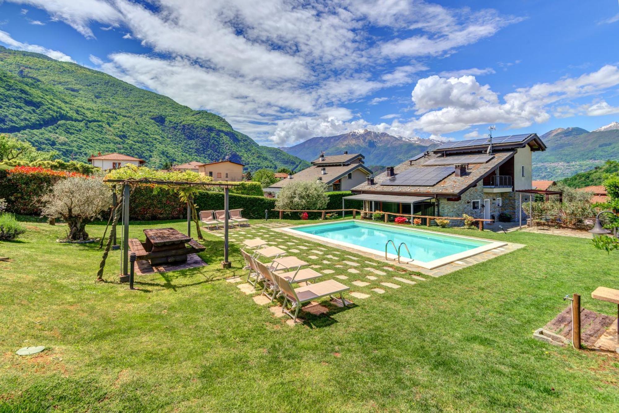 La Corte With Amazing Pool And Garden Colico