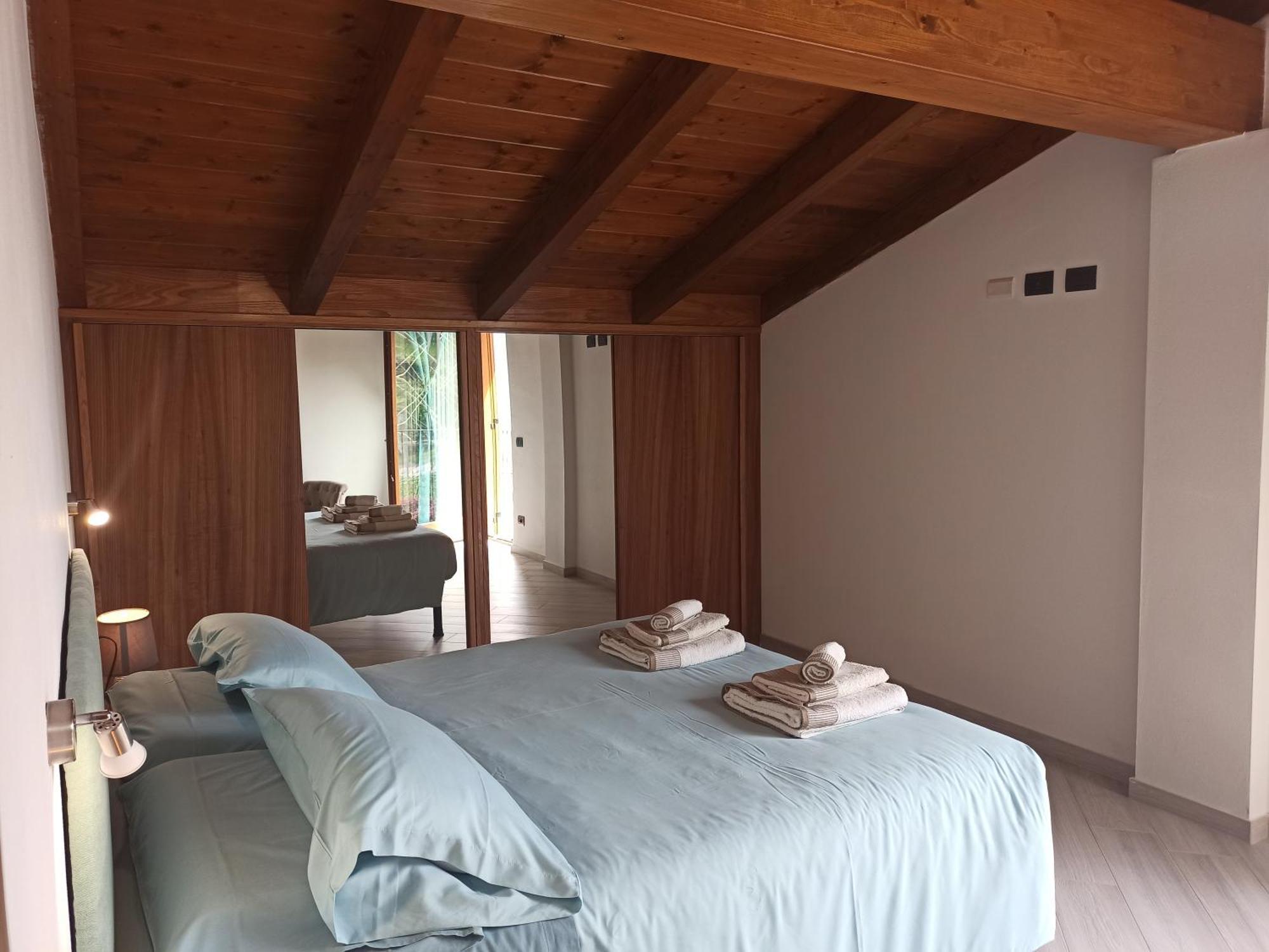 Apartment Larius - View Mandello del Lario
