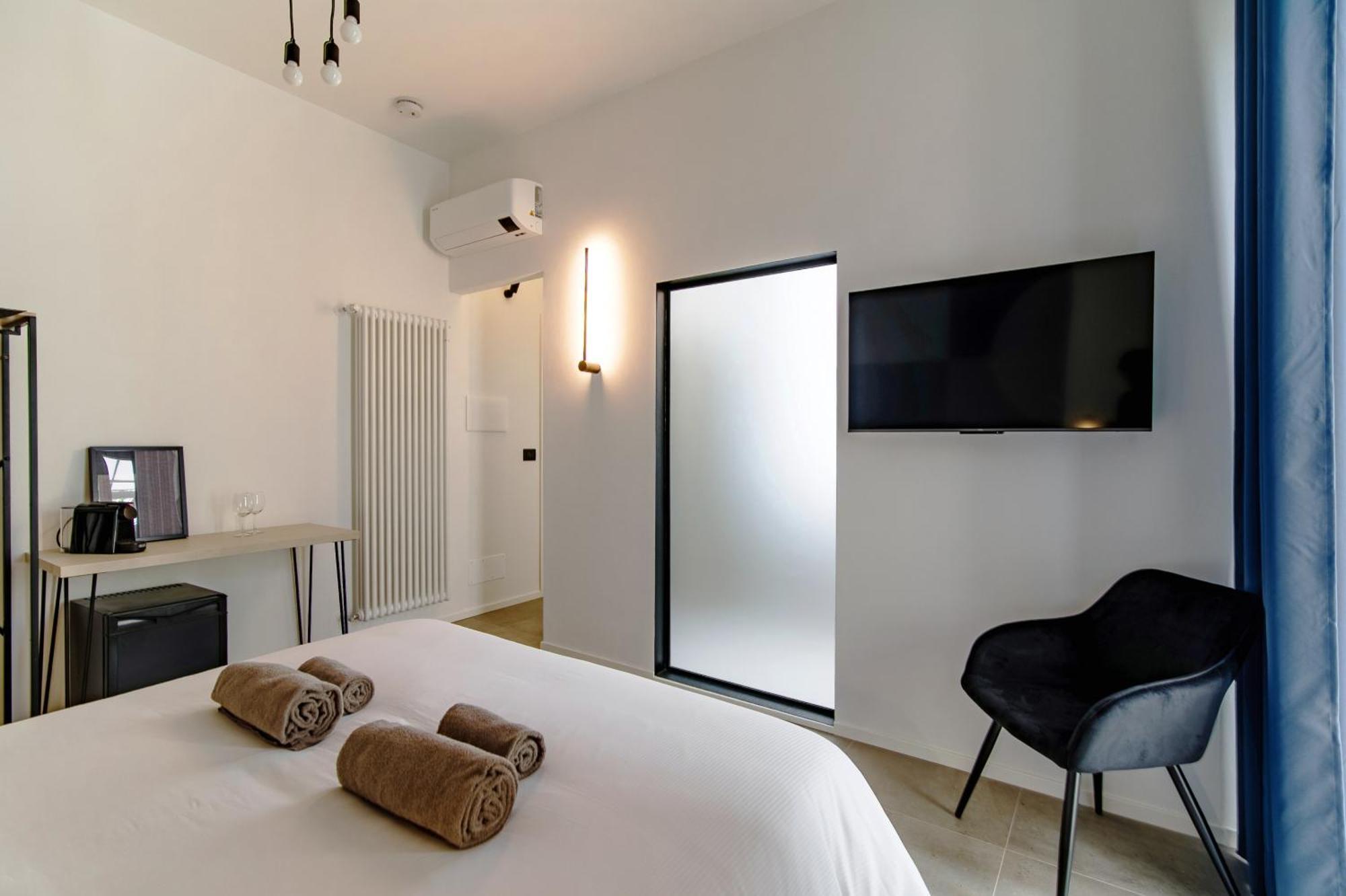 Linaio - The House Of Travelers Guest house Como