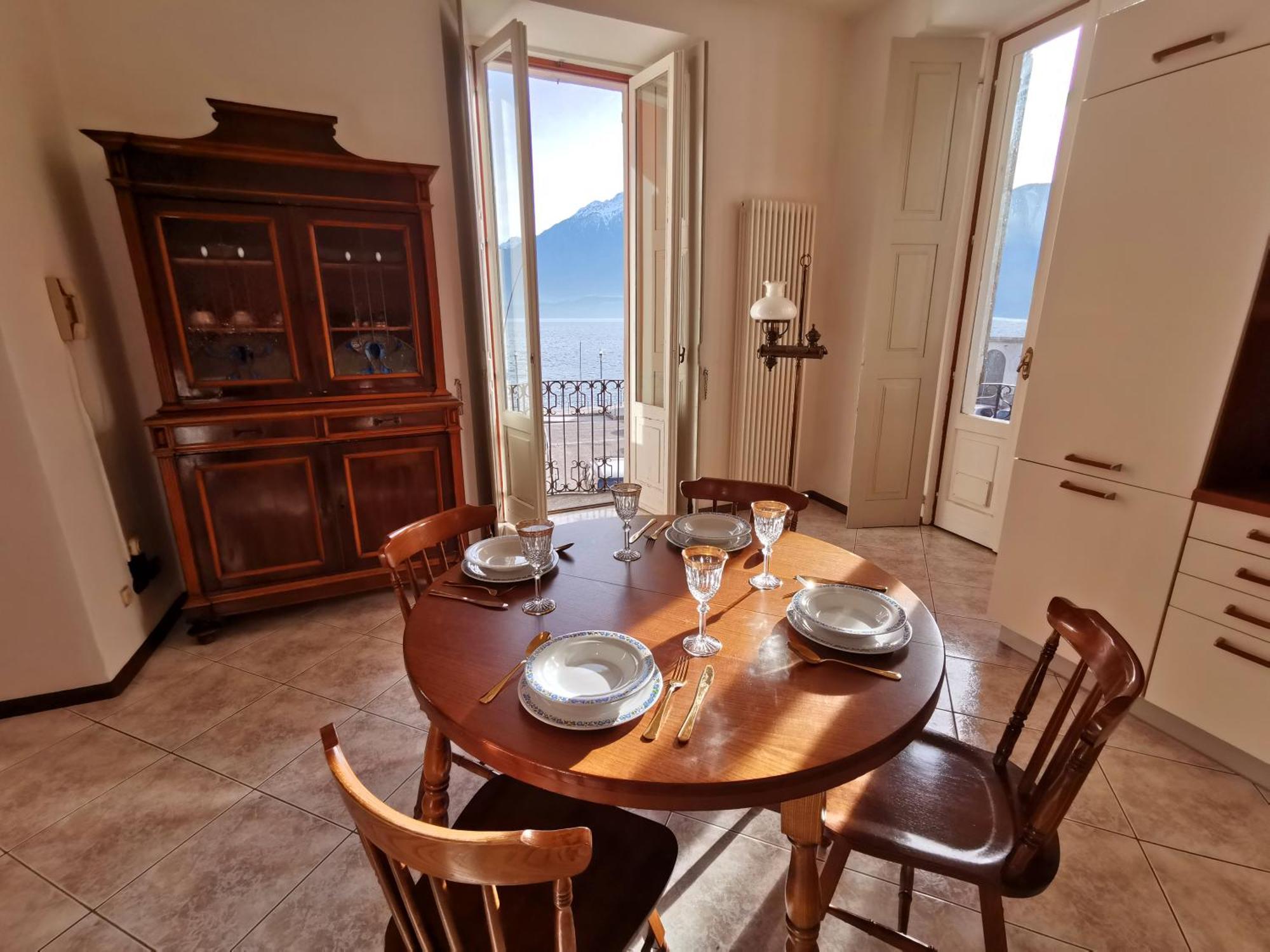 Apartment Elegant Historic Large House On Lake Como Gravedona