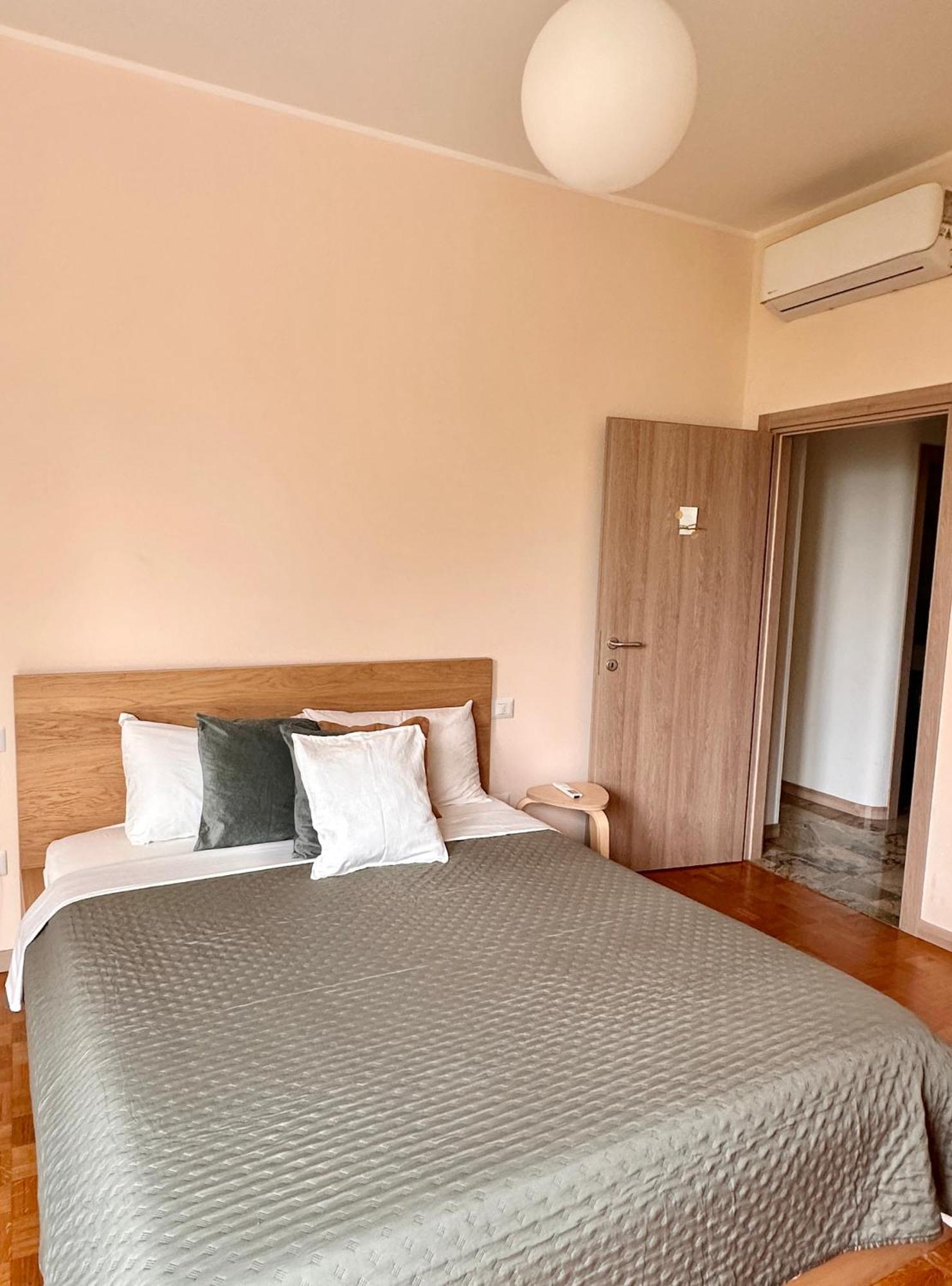 Casa Ling -ac - Parking-2bathrooms Bed & Breakfast Como