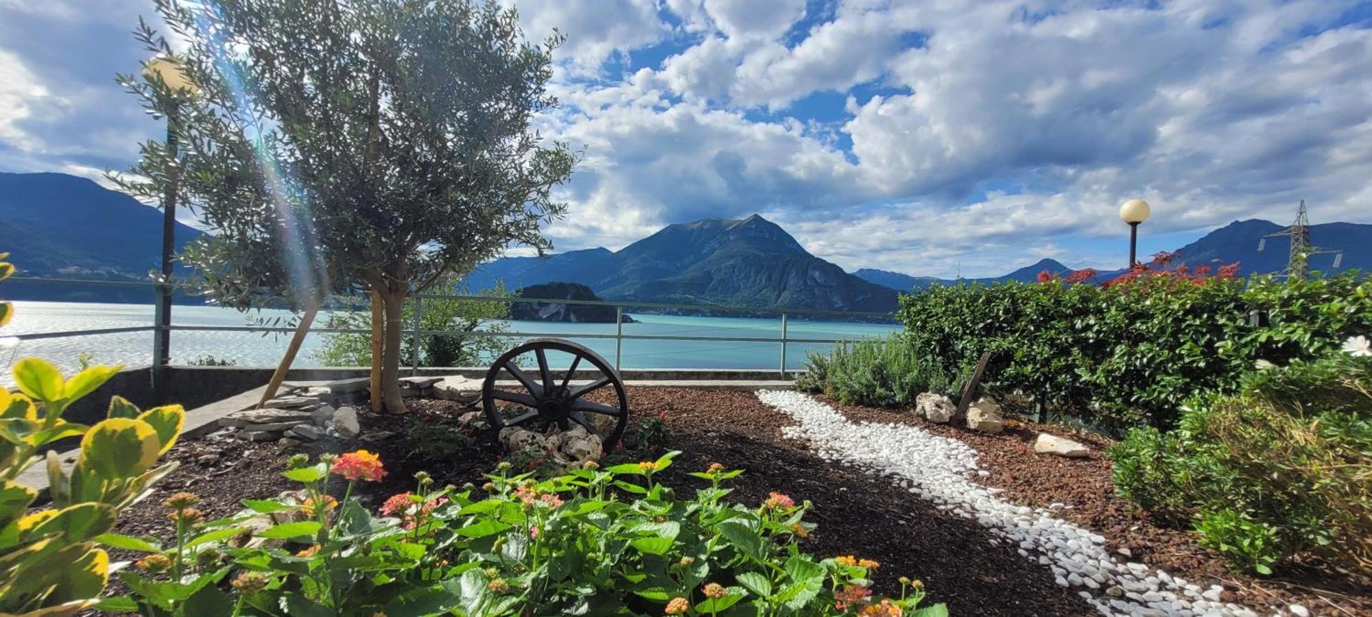 The Terrace On The - Varenna Pino Fiumelatte