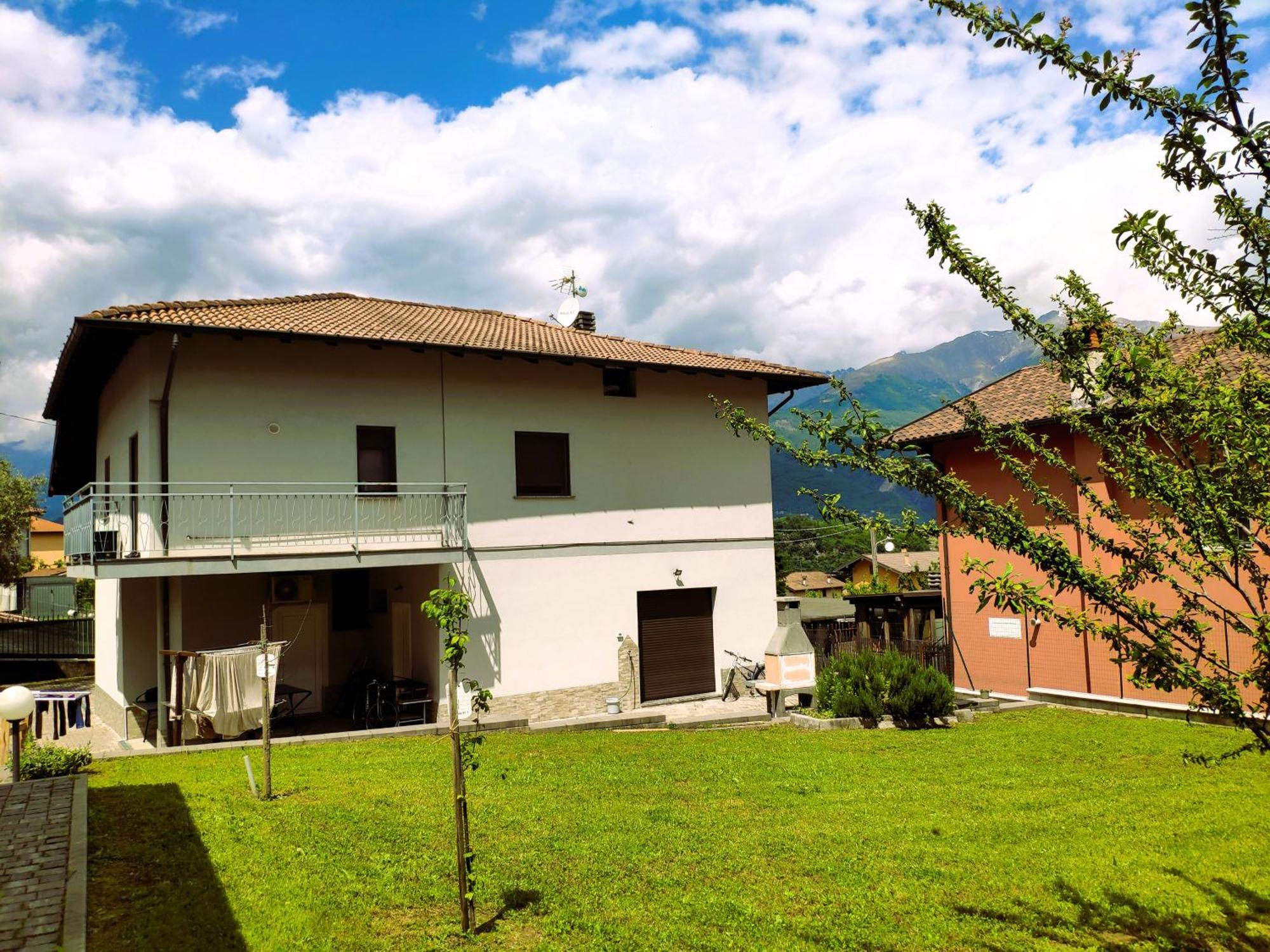 Apartment Chiaro House Colico