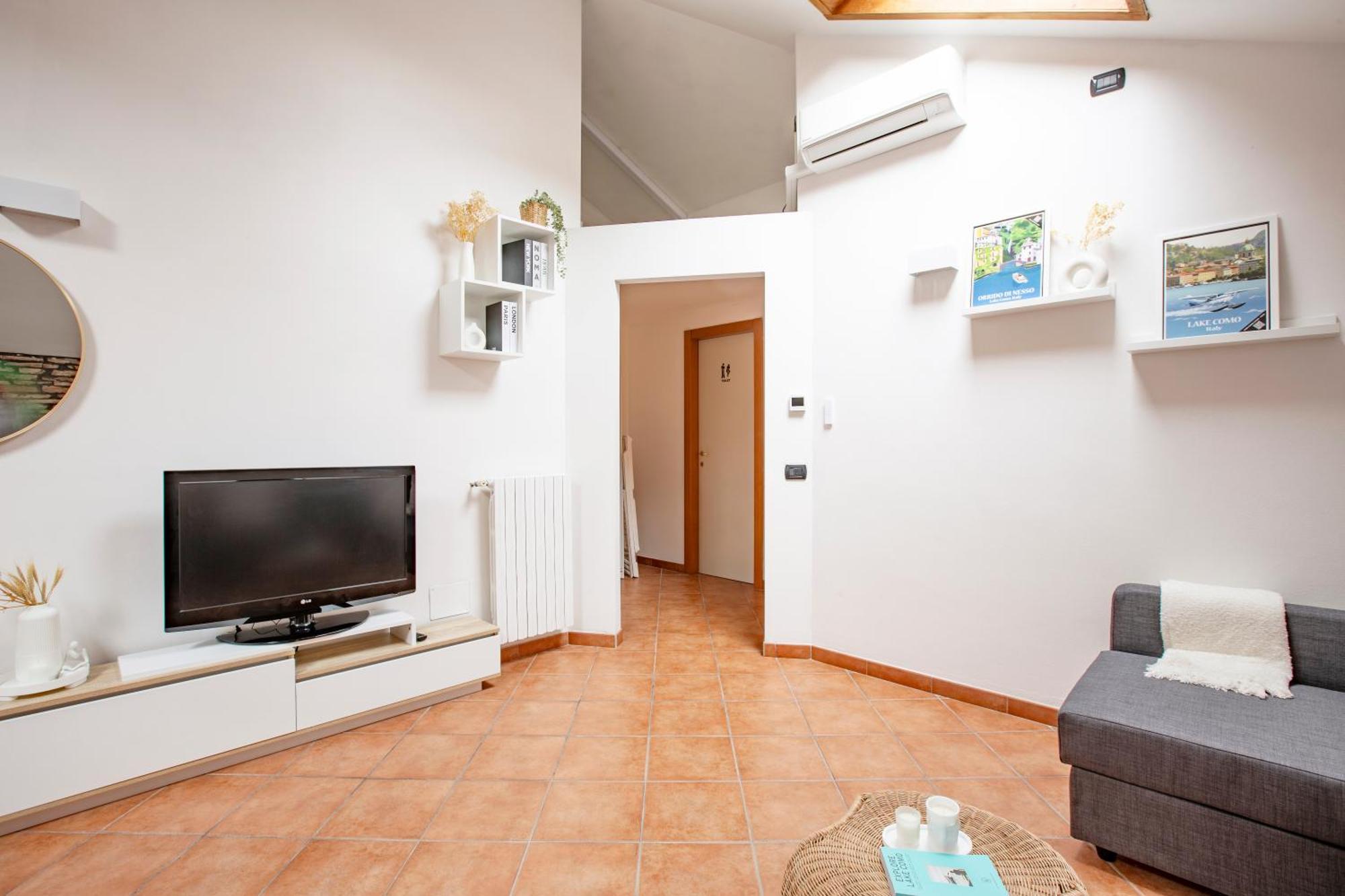 Modern & Minimalist Flat -4people- Fully Equipped Apartment Como