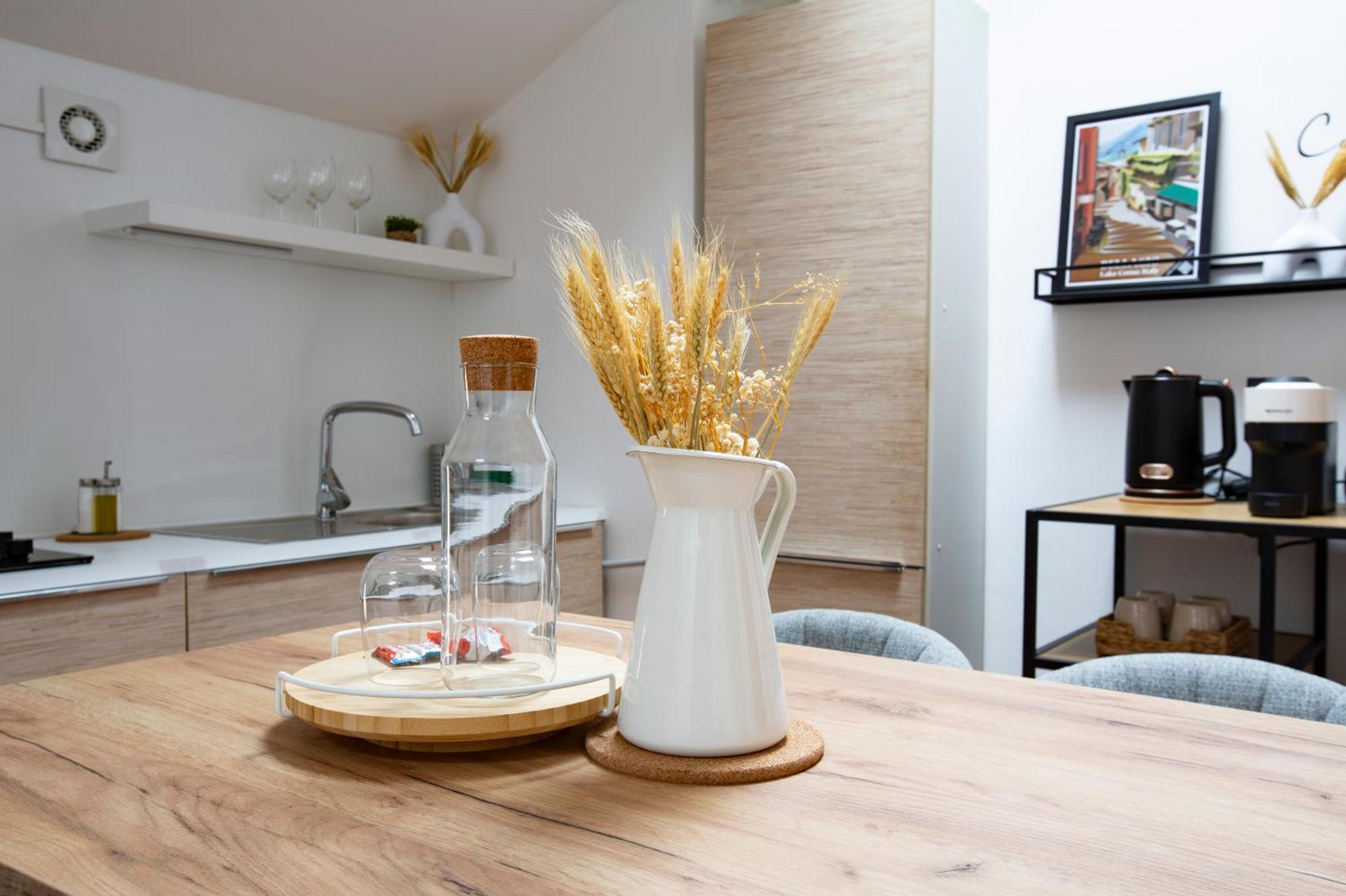 Modern & Minimalist Flat -4people- Fully Equipped * Como