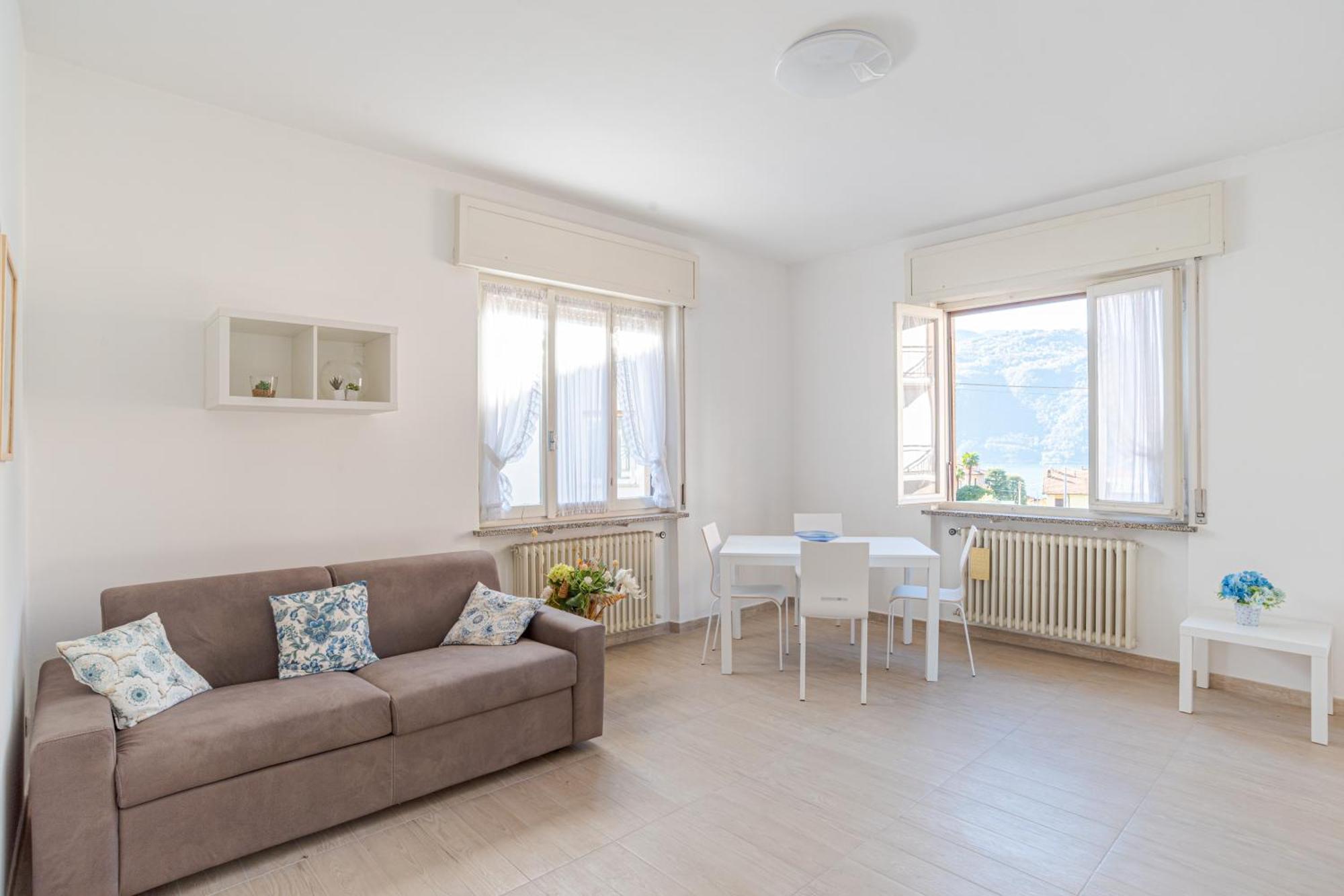 Apartment Cosy With 2 Balconies In
