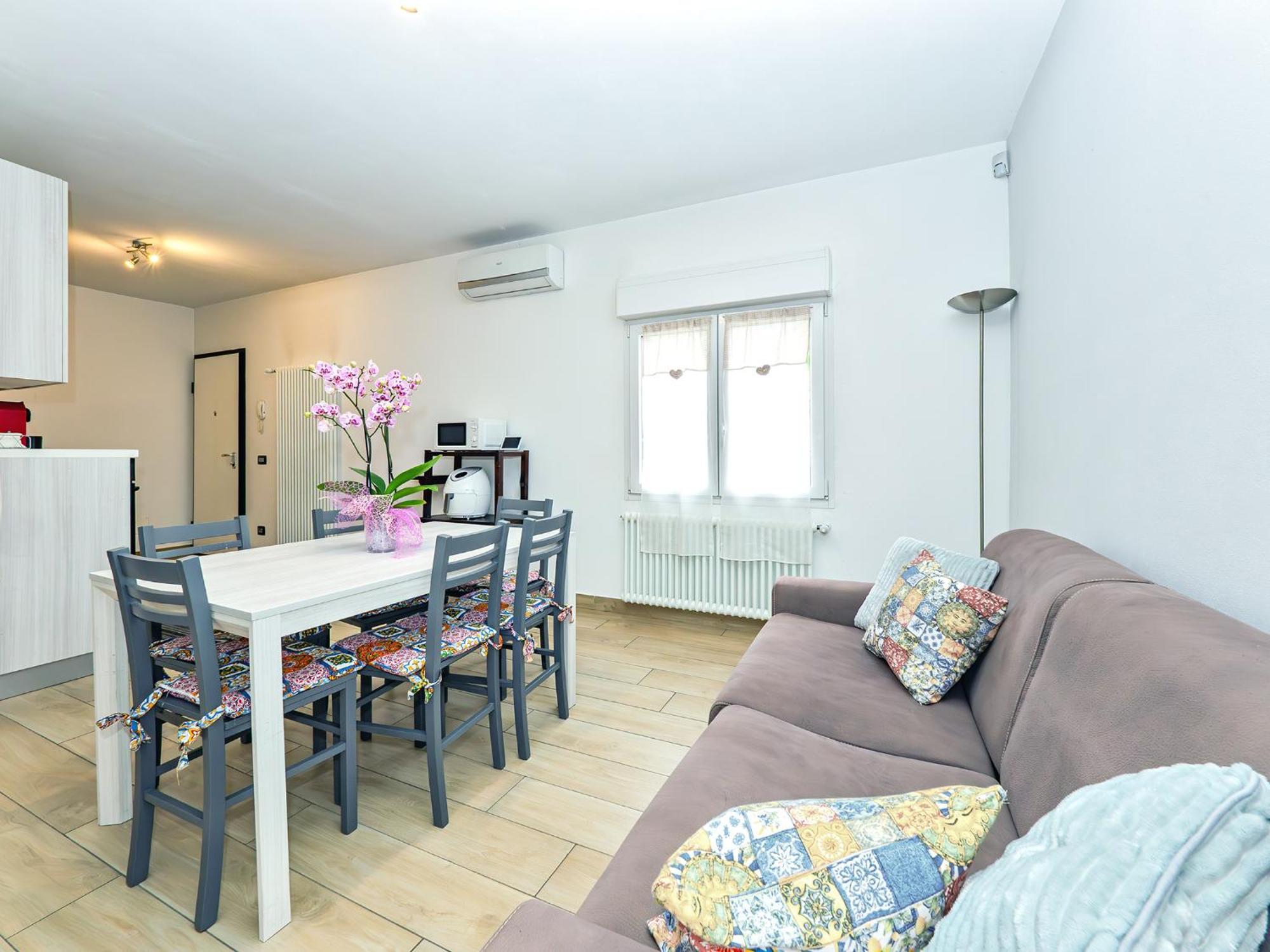 Apartment Chiaro House