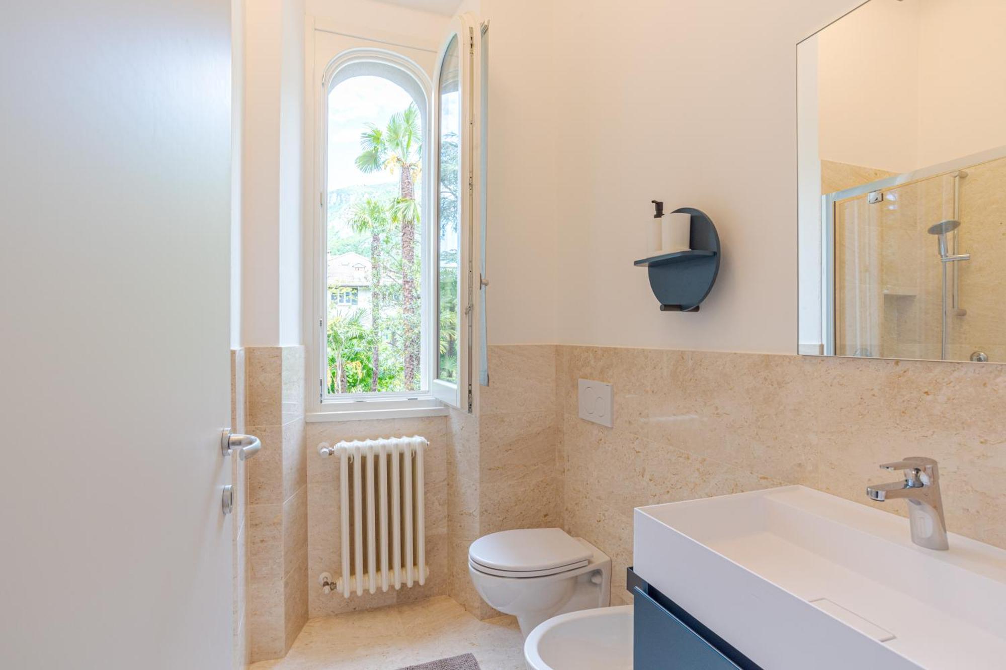 View With Pool, Garden And Parking * Lierna