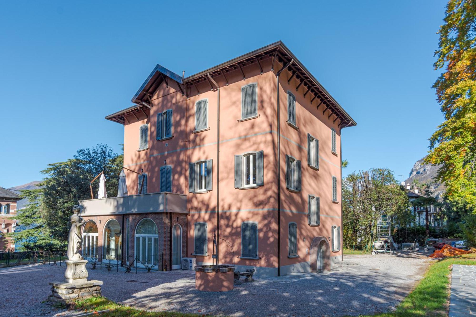 View With Pool, Garden And Parking Apartment