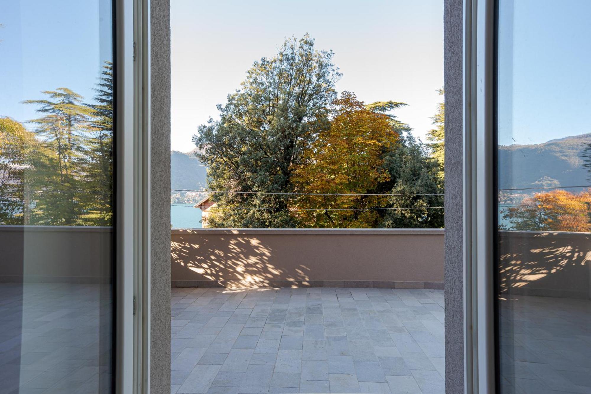 View With Pool, Garden And Parking * Lierna