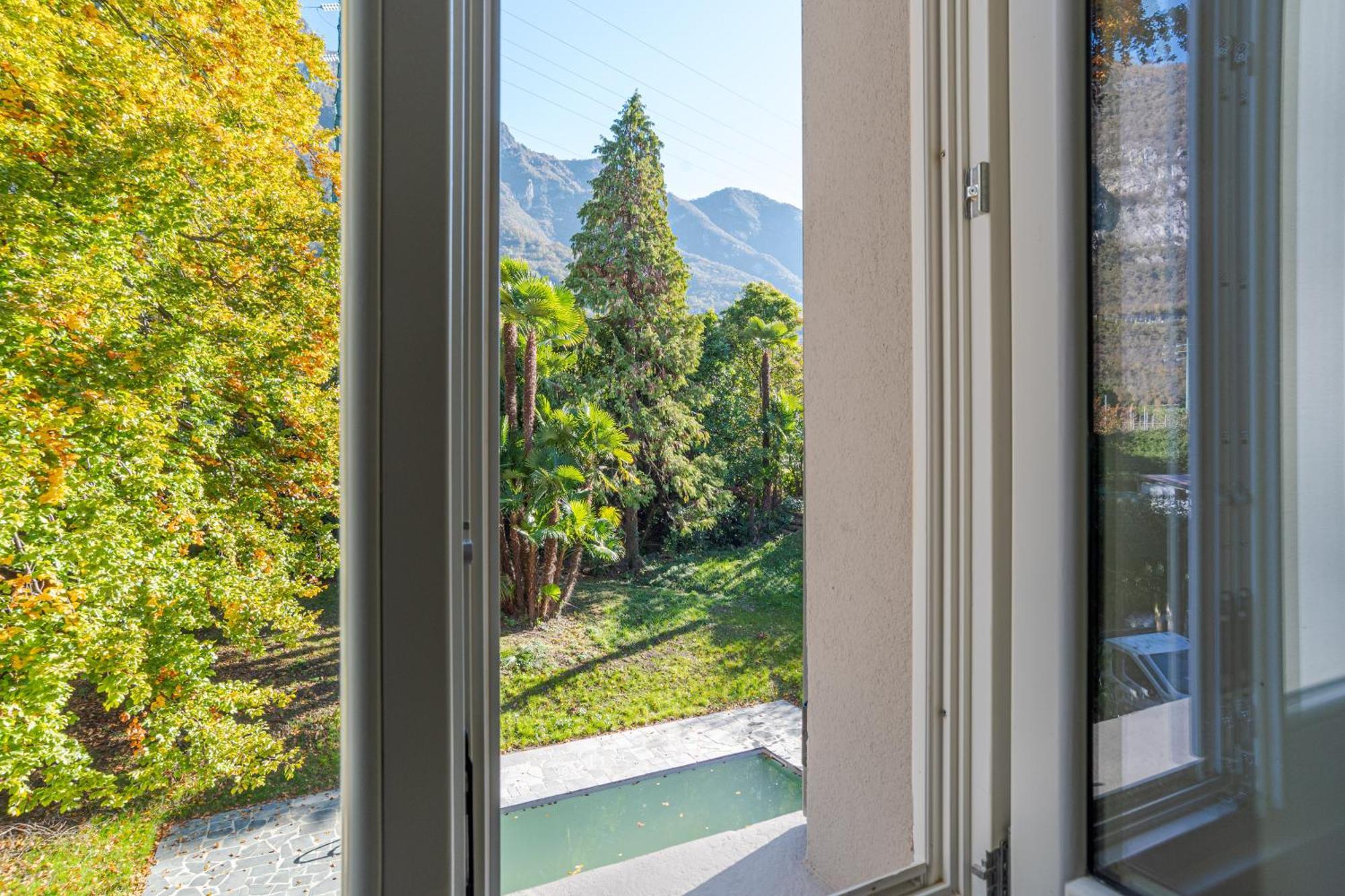 View With Pool, Garden And Parking * Lierna