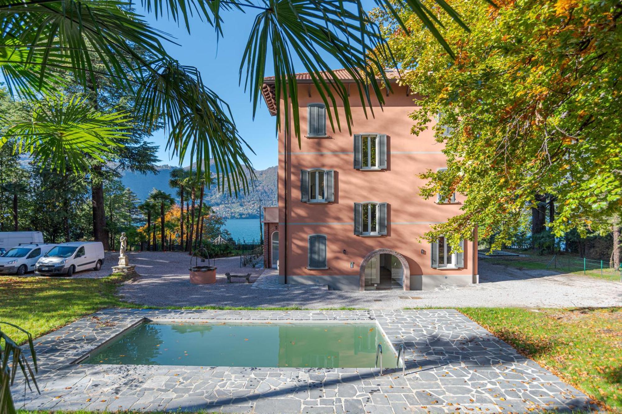 View With Pool, Garden And Parking Apartment