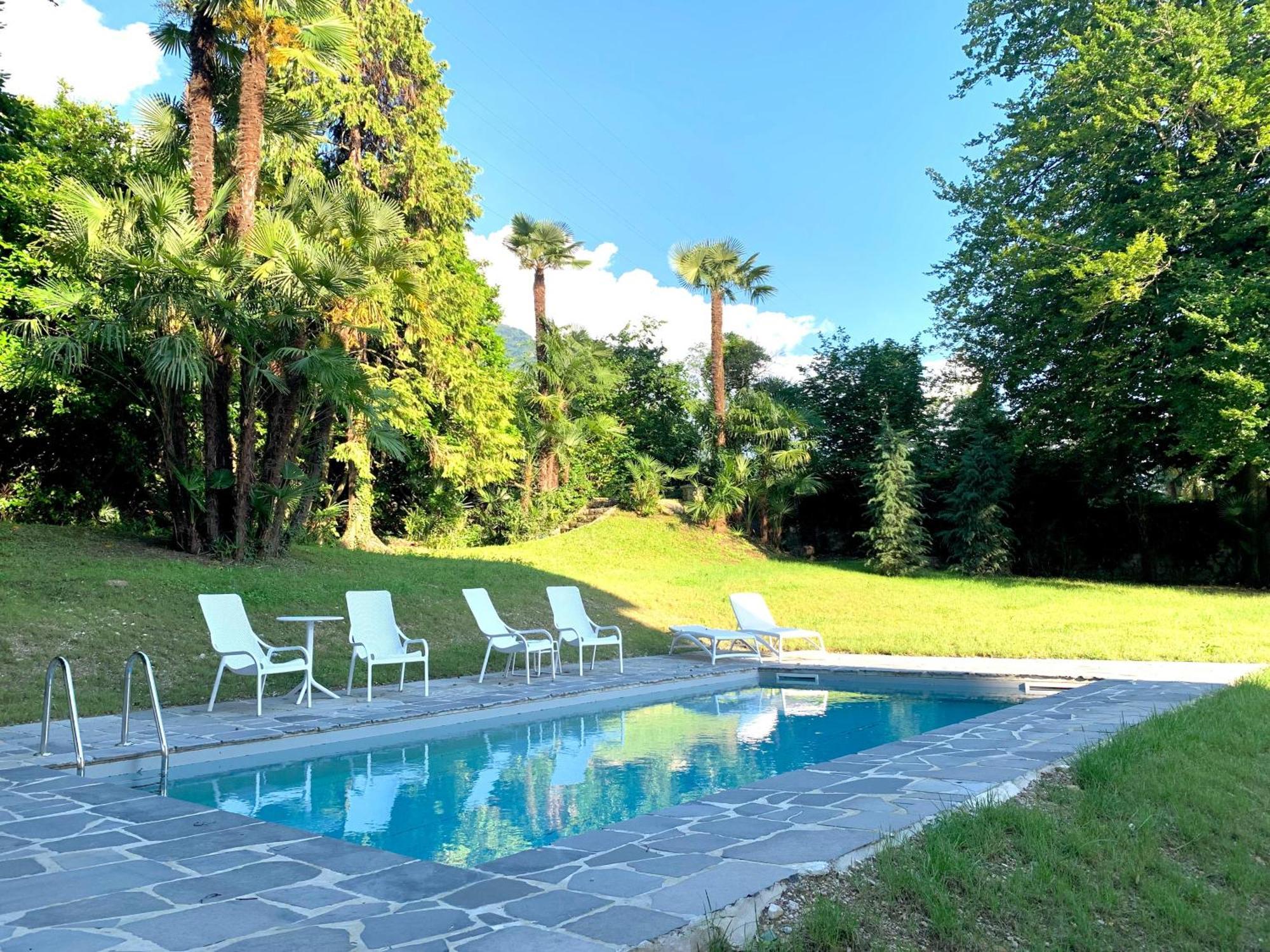 View With Pool, Garden And Parking Apartment Lierna